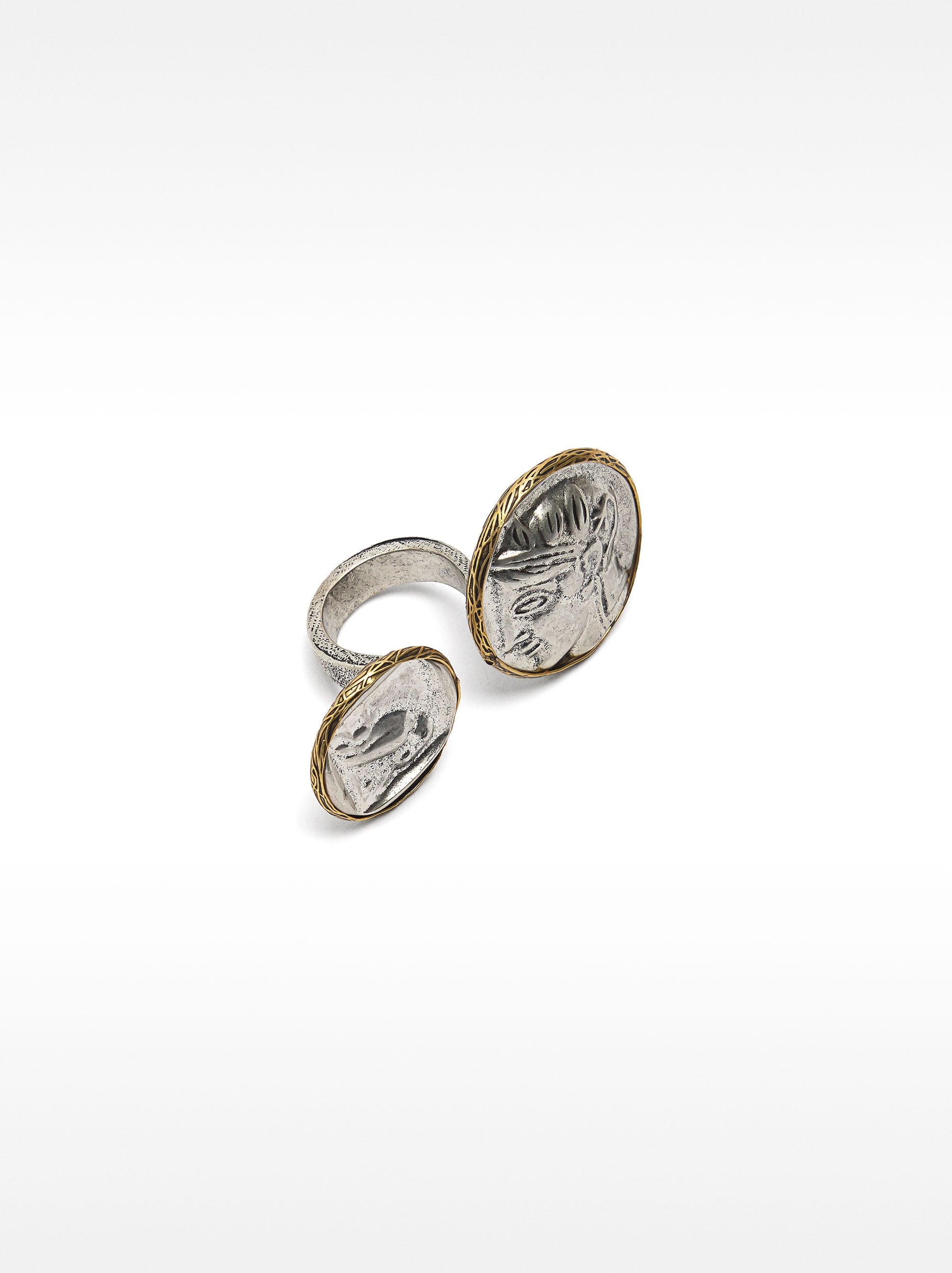 Anillo Doble Con Medalla Y Efecto Envejecido
