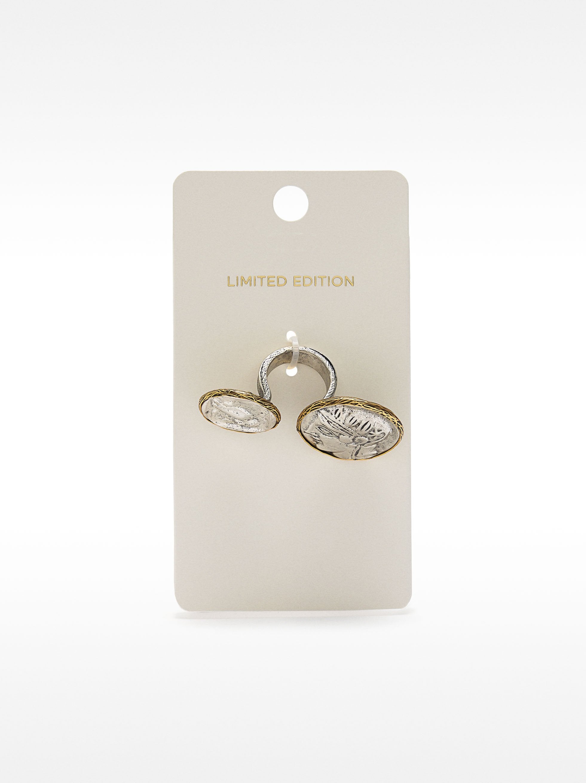 Anillo Doble Con Medalla Y Efecto Envejecido