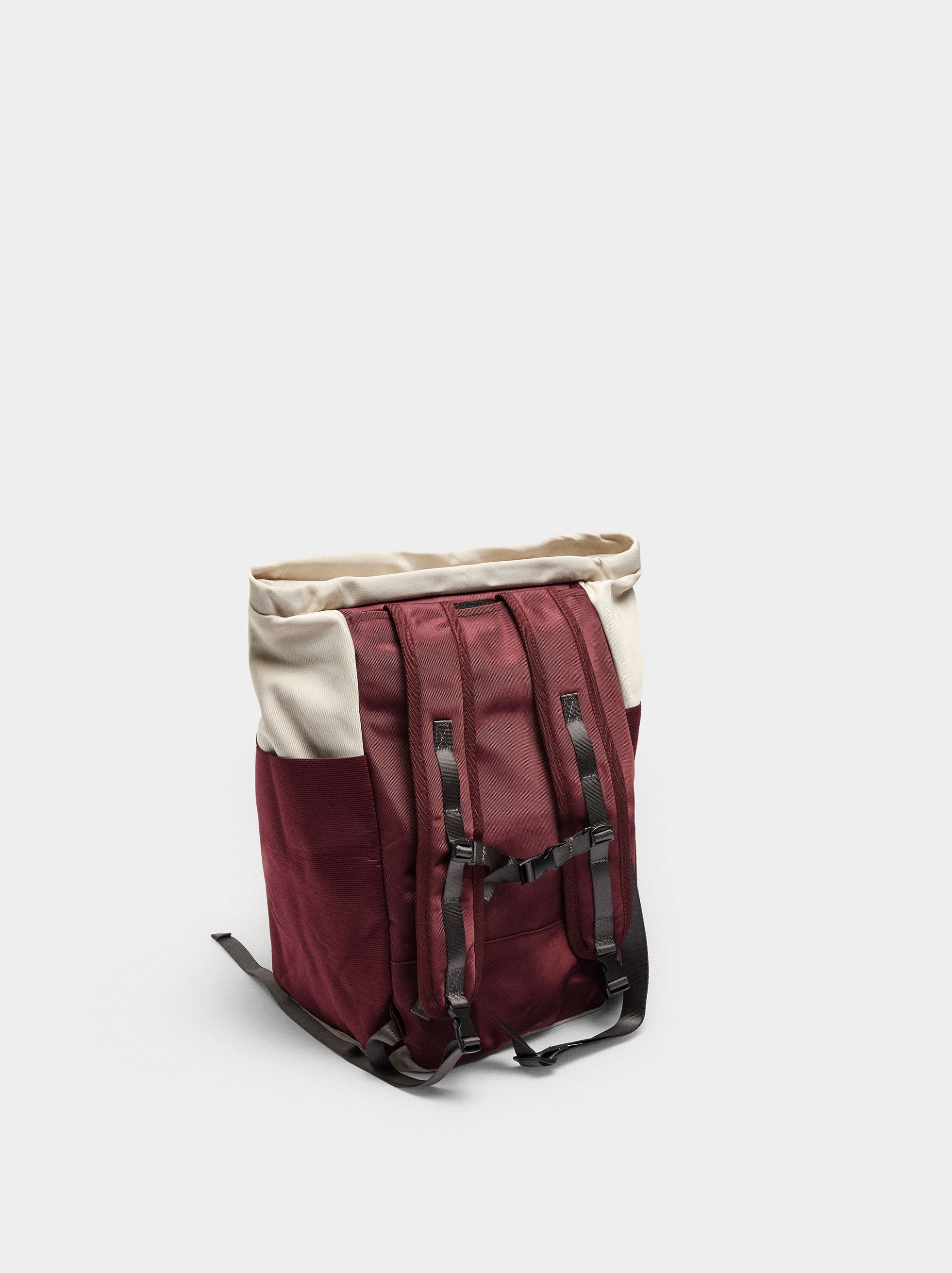 Mochila De Nylon Con Fruncido
