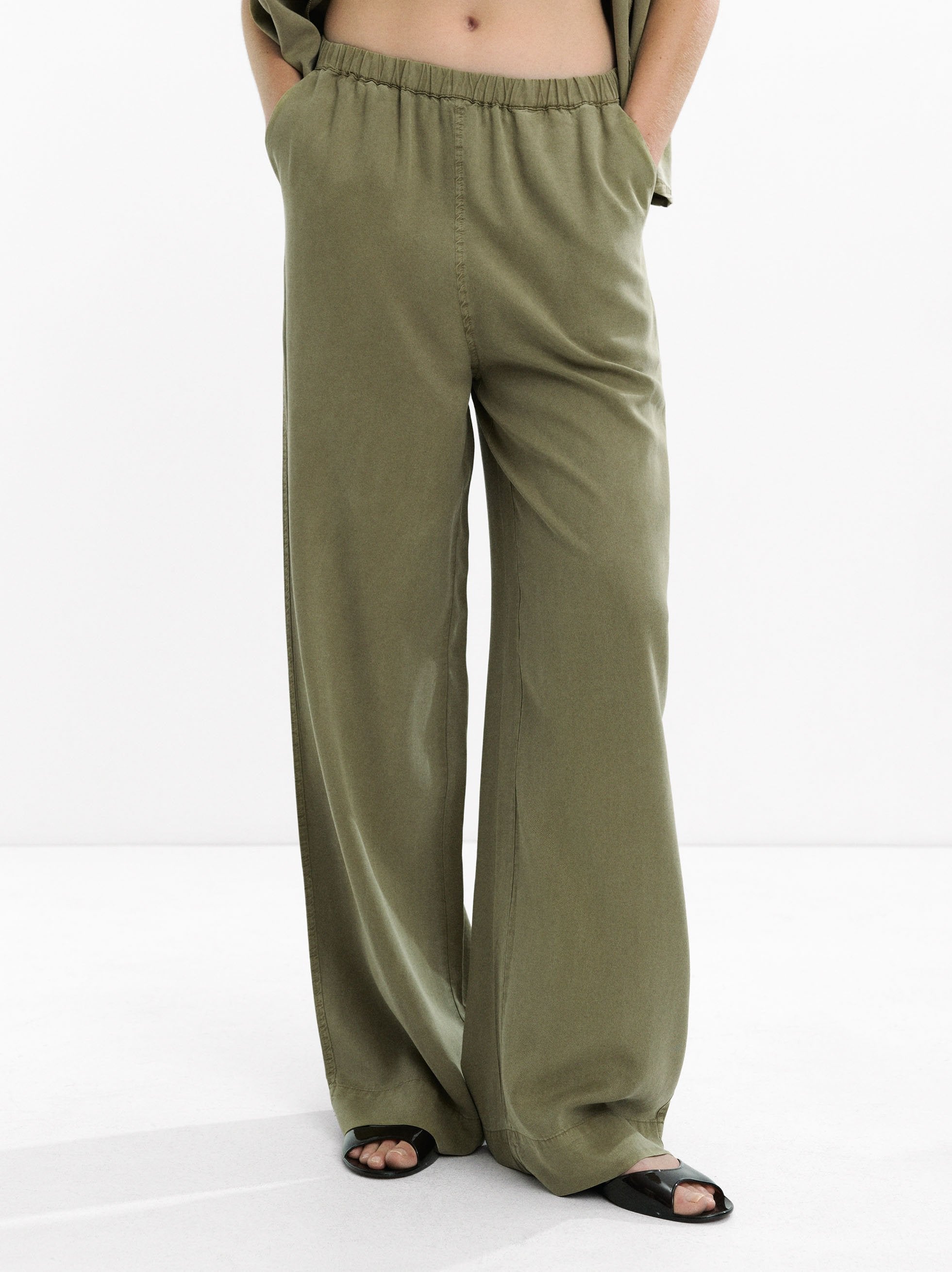 Pantalón Fluido Con Cintura Elástica