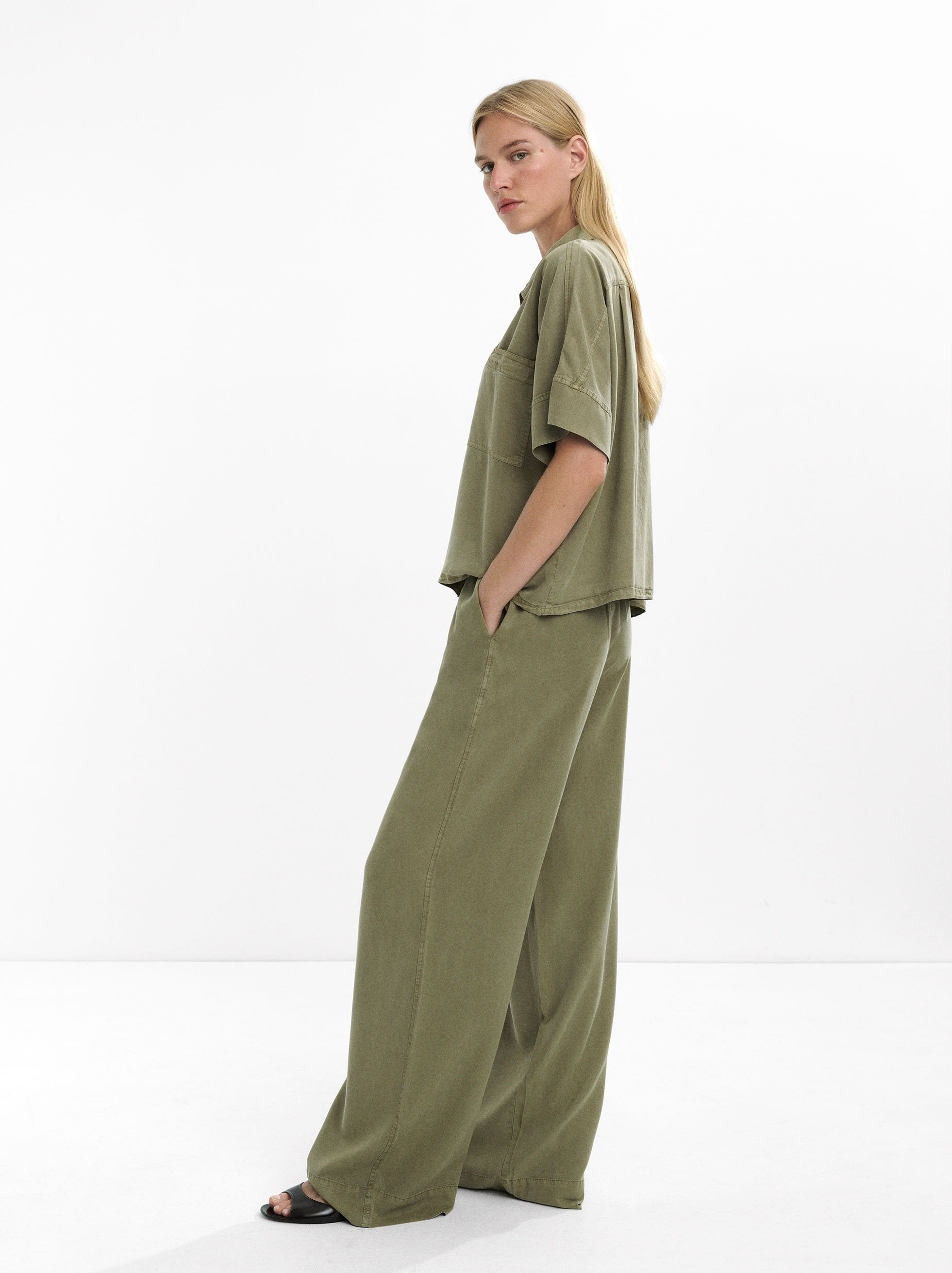 Pantalón Fluido Con Cintura Elástica