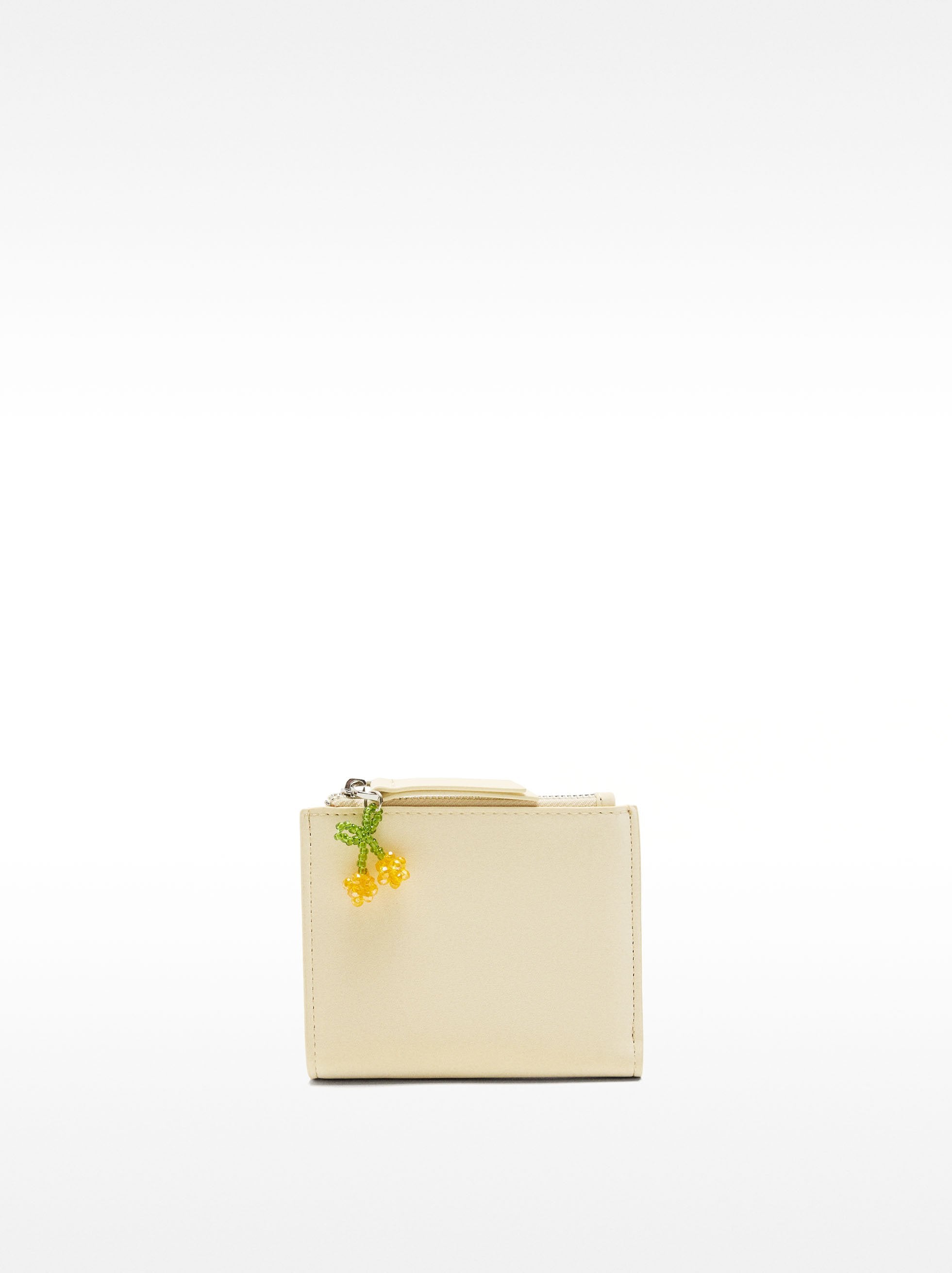 Cartera Con Textura Suave Y Charm Floral