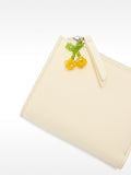 Cartera Con Textura Suave Y Charm Floral