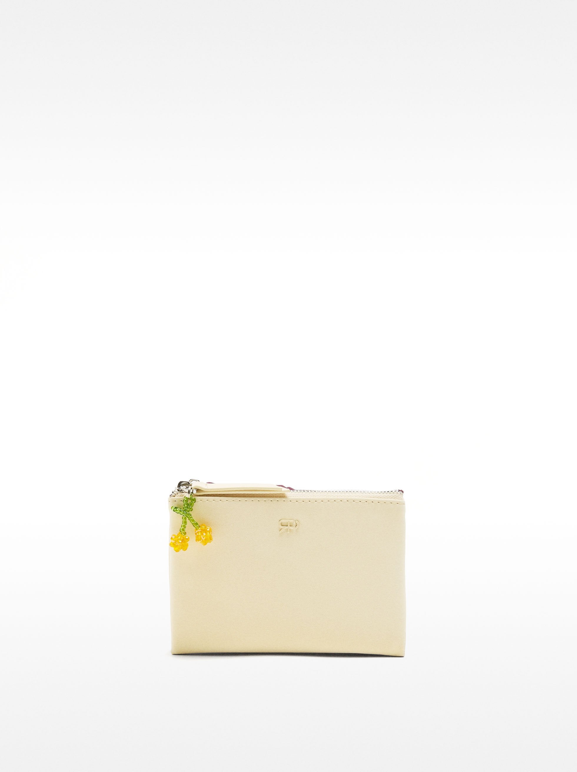 Monedero Con Textura Suave Y Charm Floral