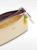 Monedero Con Textura Suave Y Charm Floral