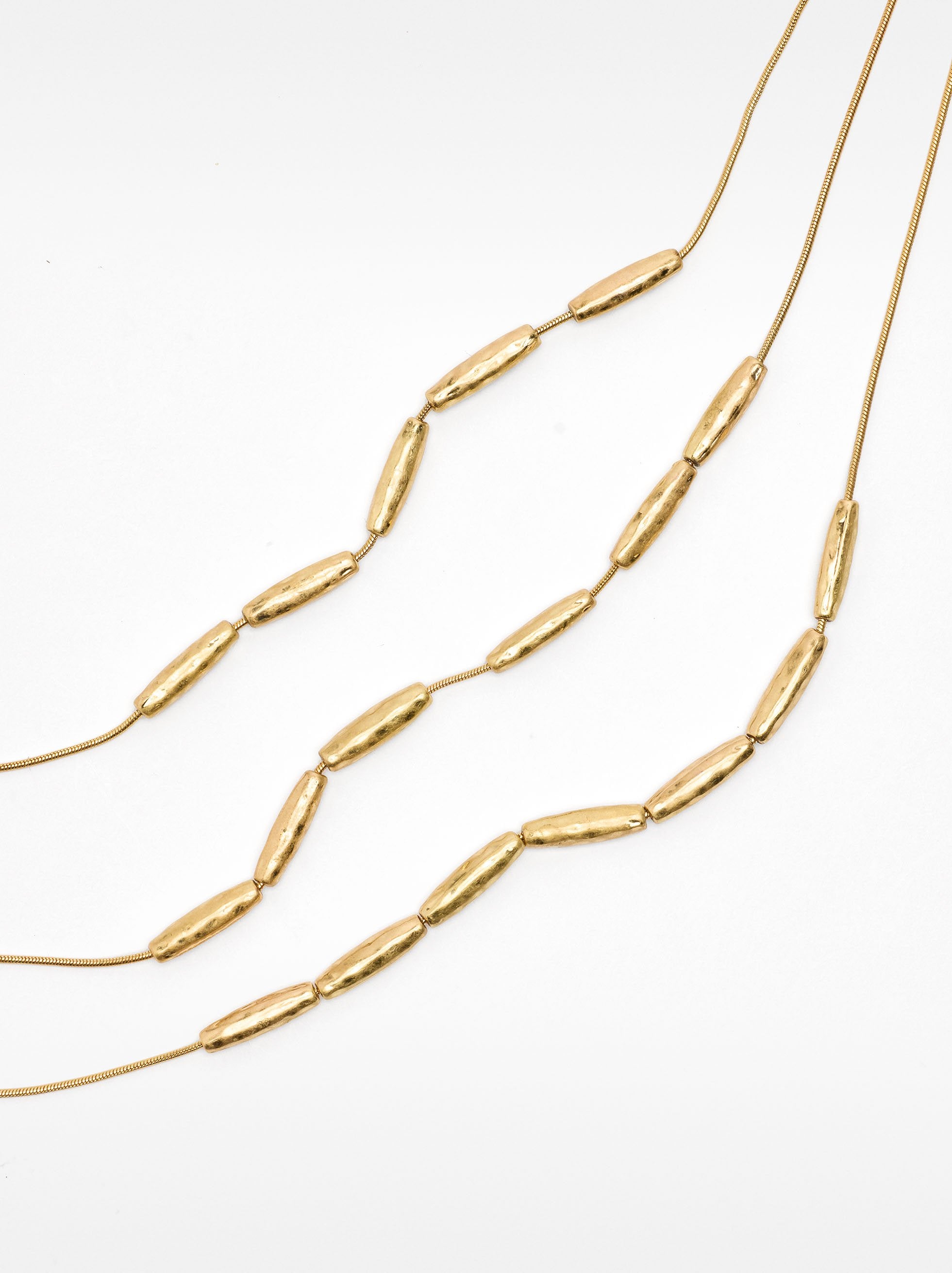 Collar Triple Con Detalles Metálicos