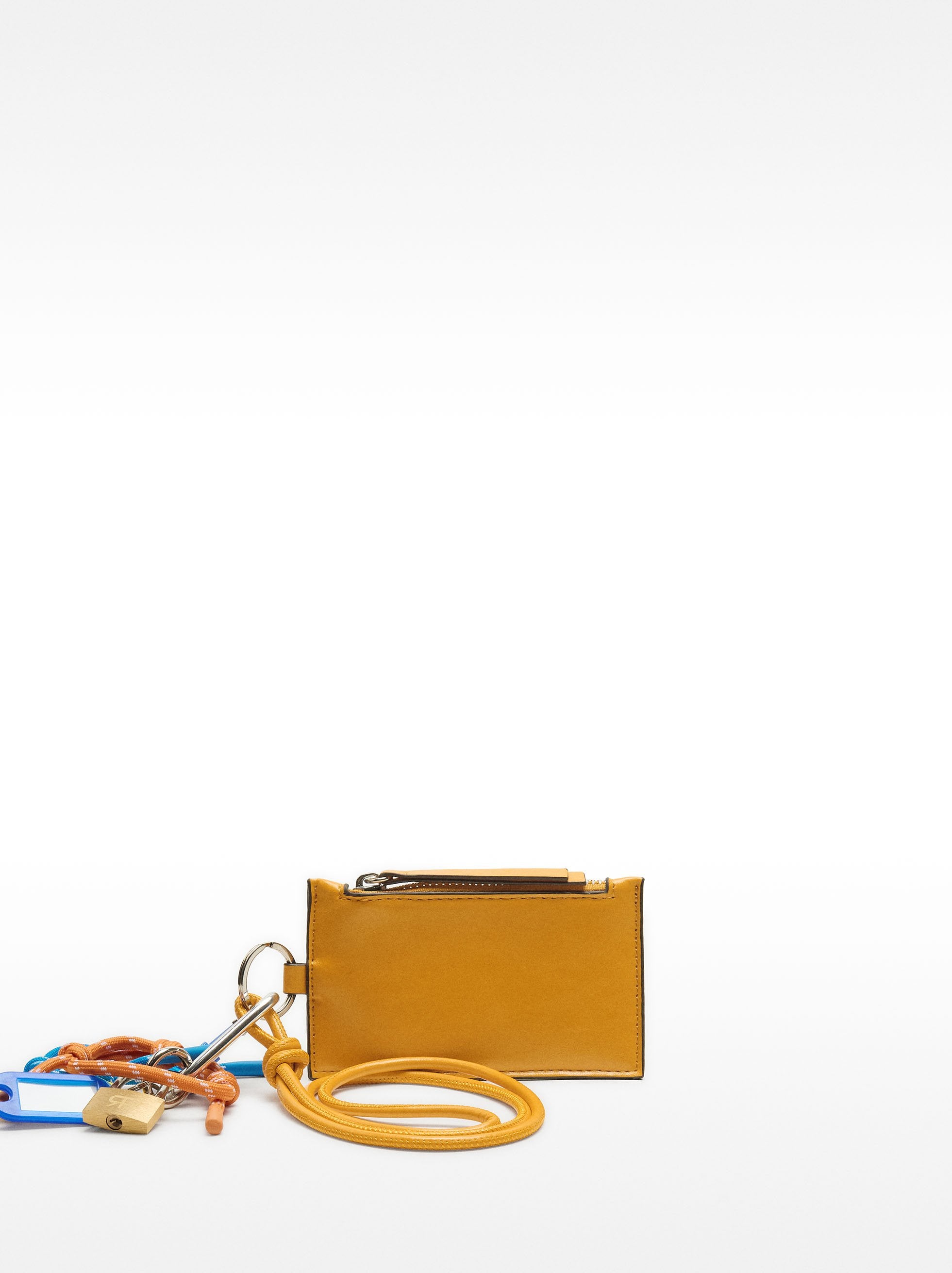 Cartera Lisa Con Llavero