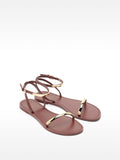 Sandalias Planas Con Detalles Metálicos