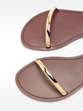 Sandalias Planas Con Detalles Metálicos