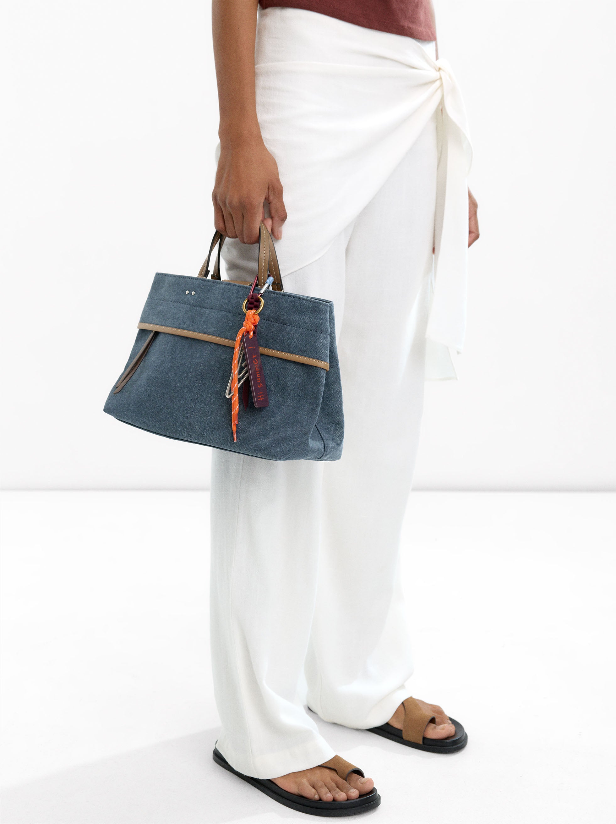 Bolso Tote De Tejido Con Colgante