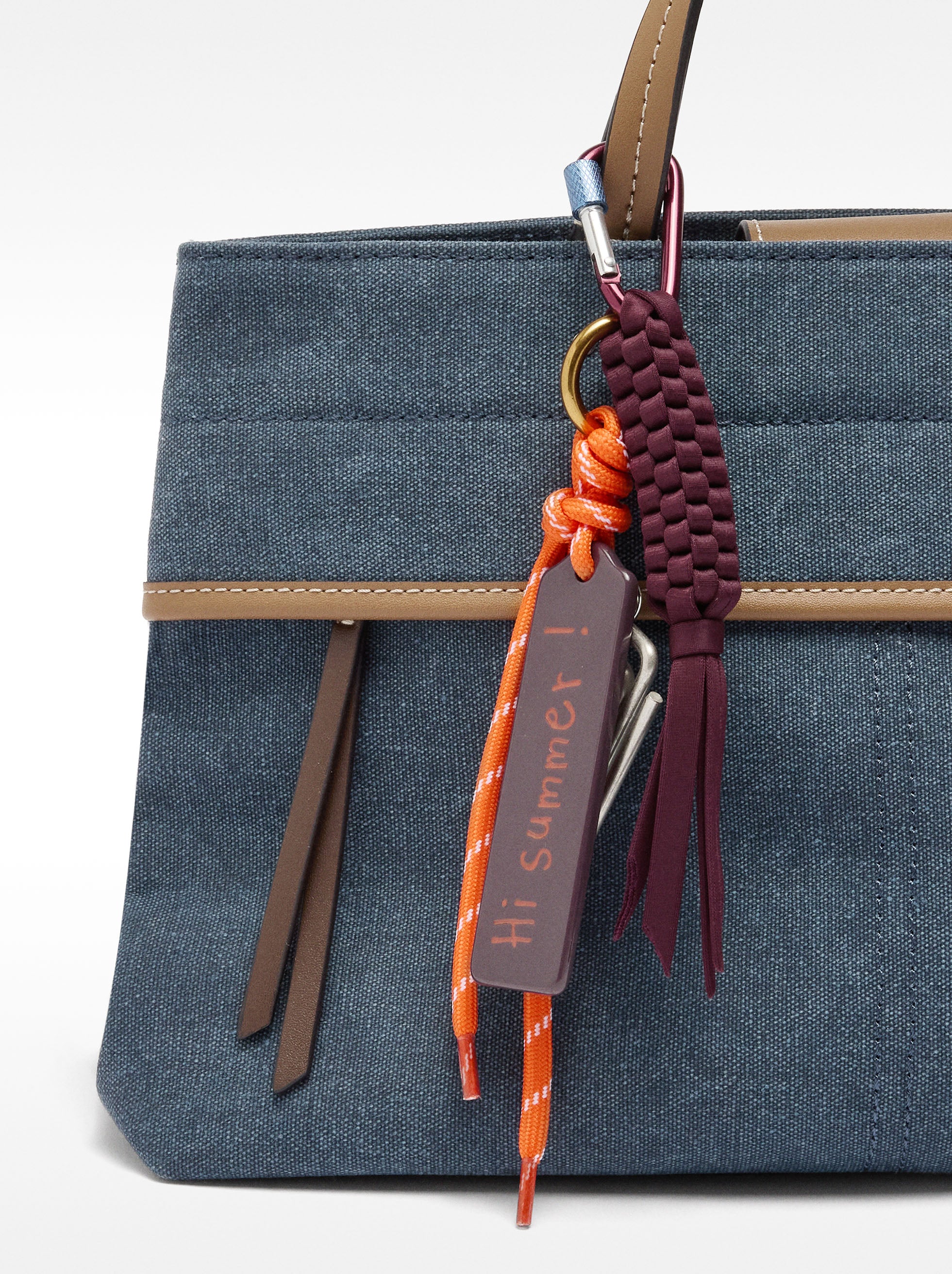 Bolso Tote De Tejido Con Colgante