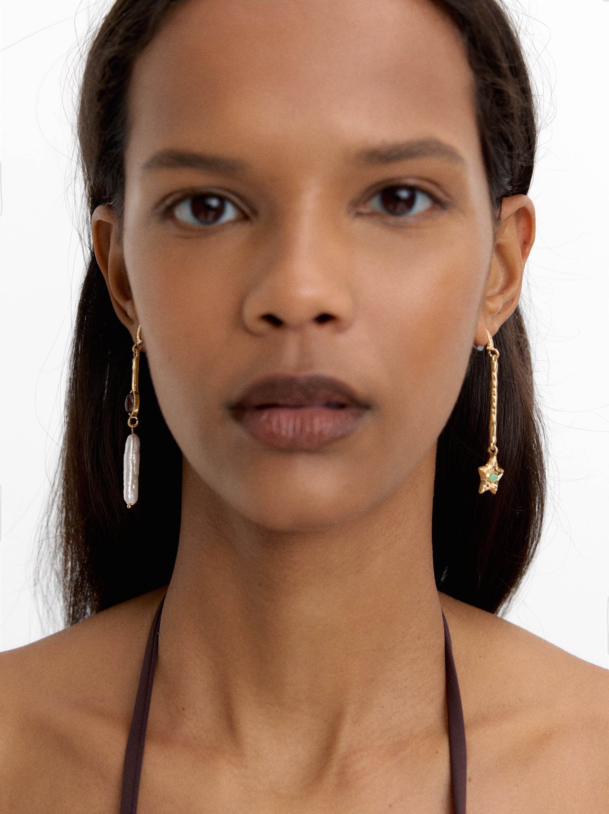 Pendientes Largos Con Perlas De Agua Dulce Y Piedras