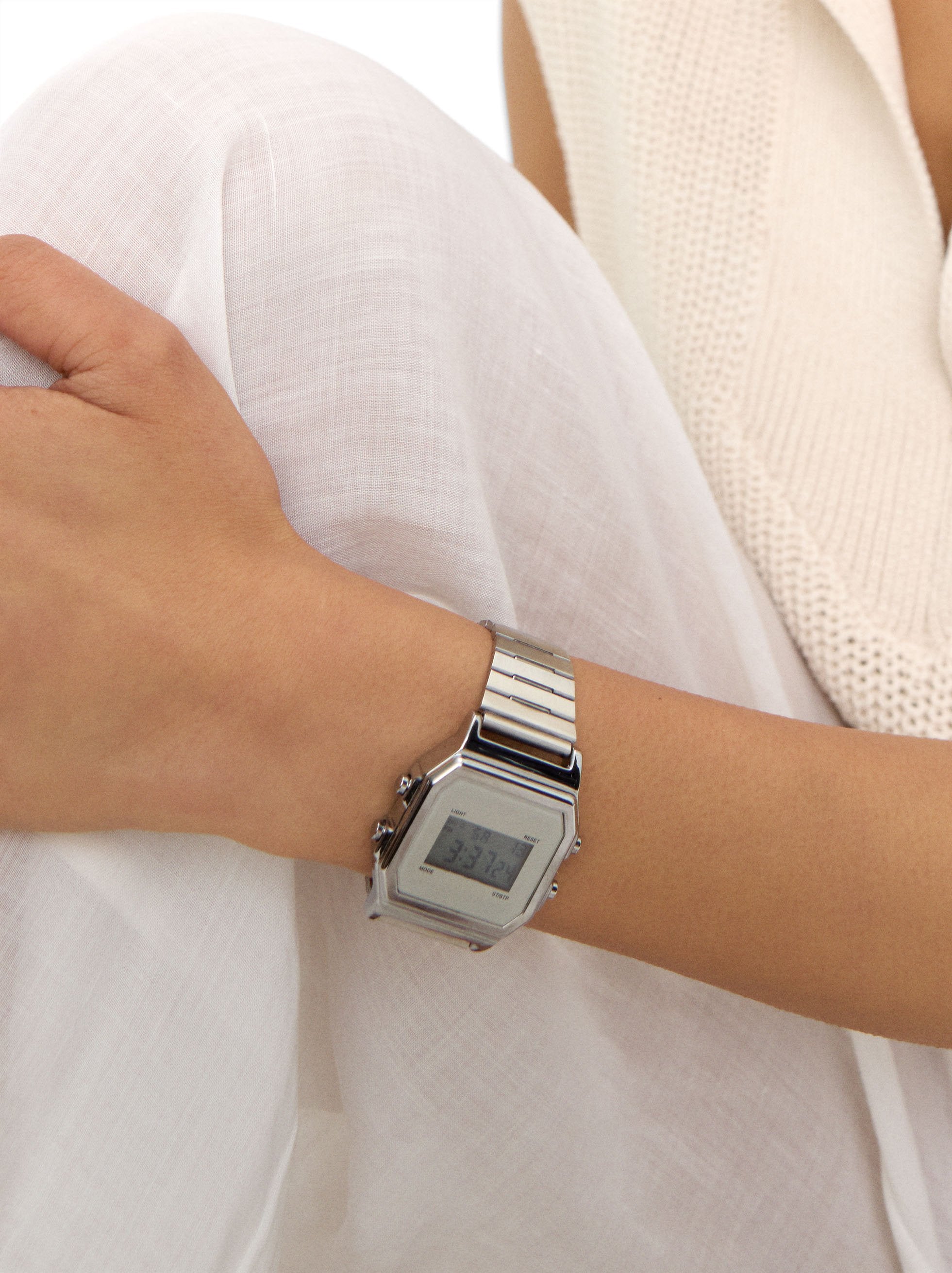 Reloj Digital Con Pulsera De Acero Inoxidable