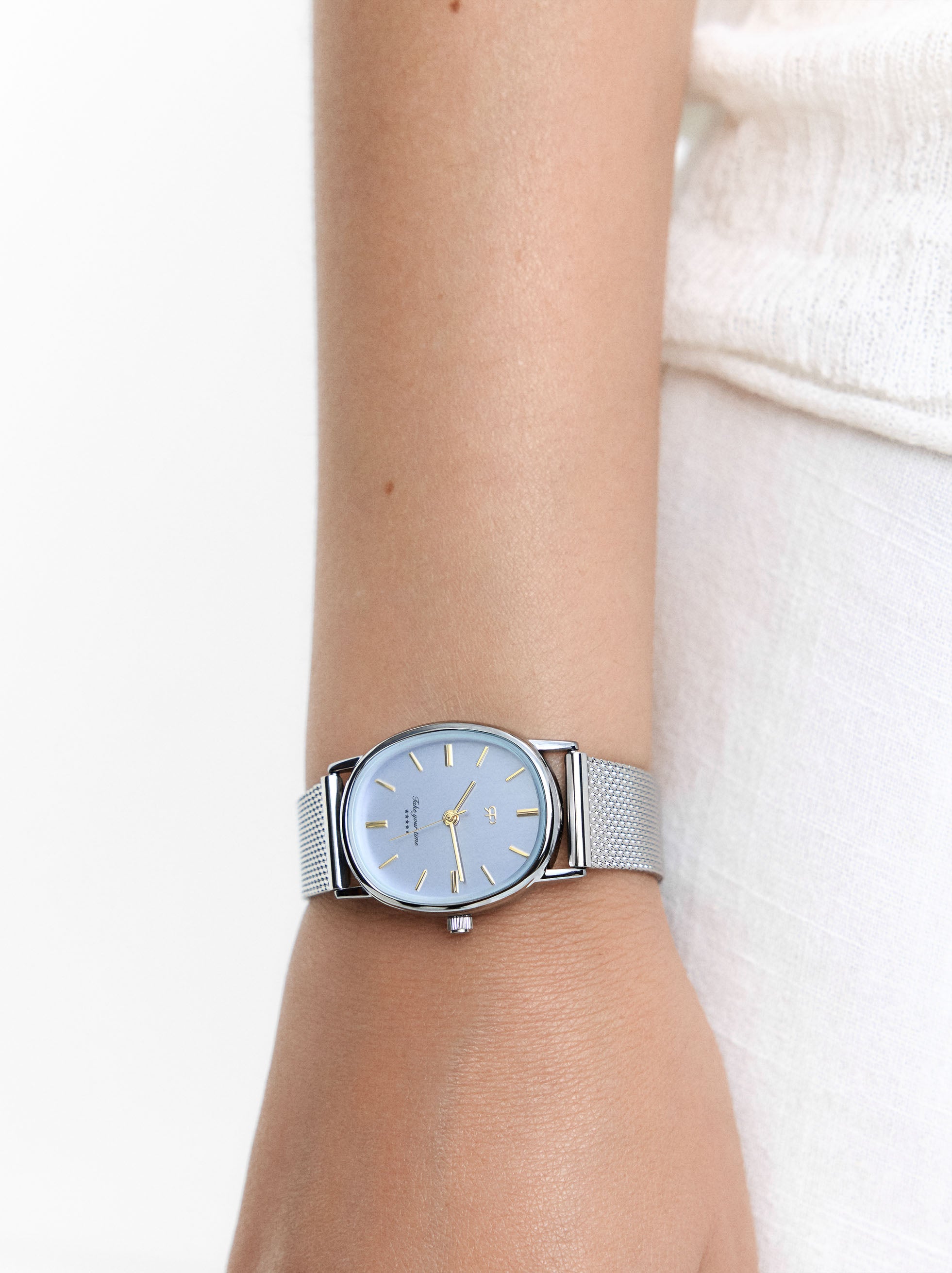 Reloj Ovalado Con Malla Metálica De Acero Inoxidable