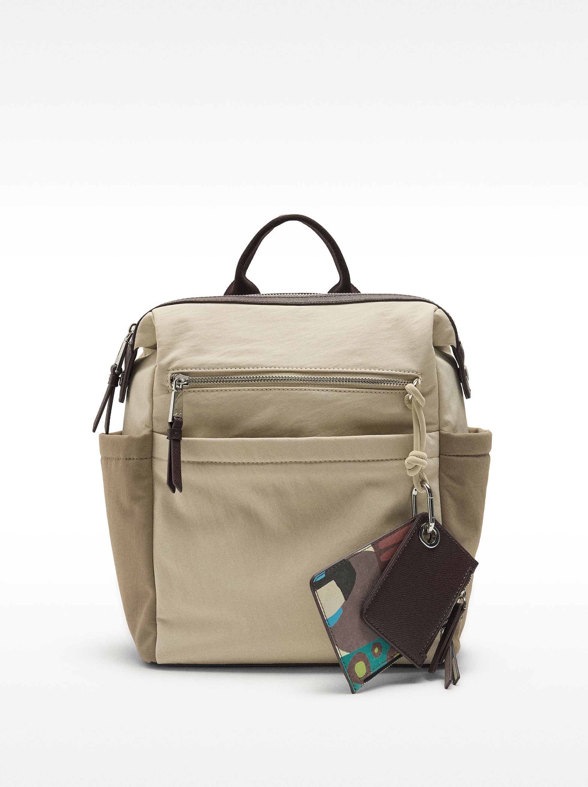 Mochila De Nylon Con Colgante