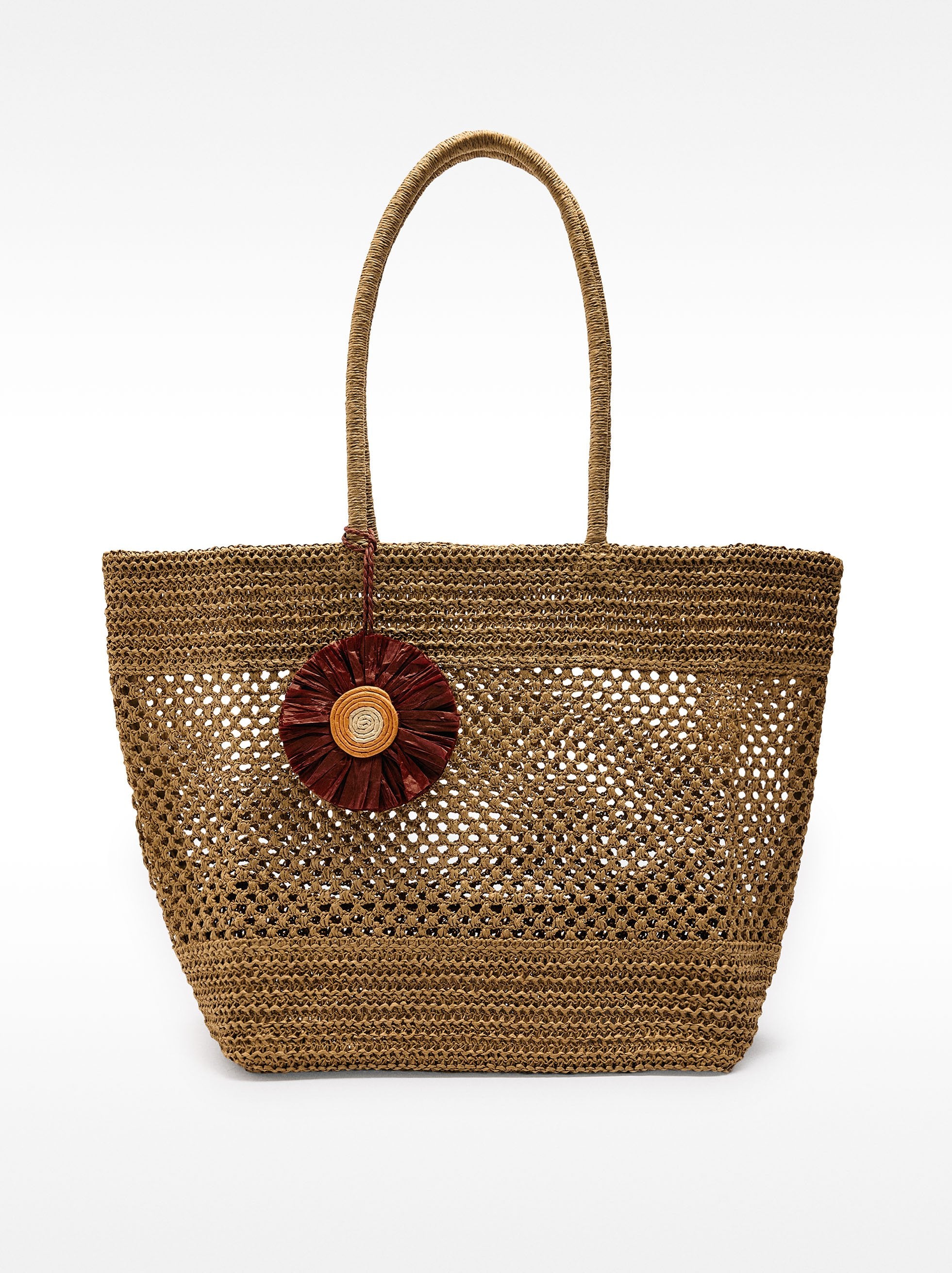 Bolso Shopper De Efecto Rafia Con Colgante