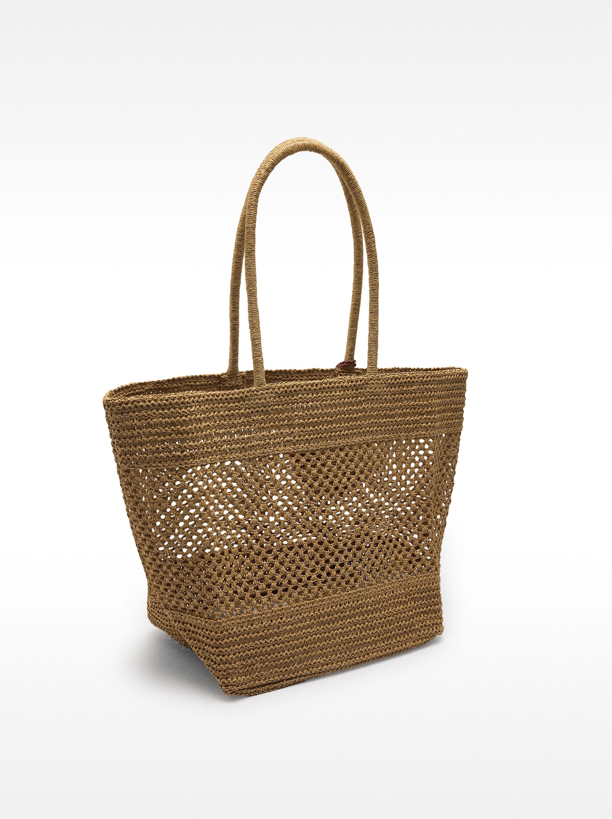 Bolso Shopper De Efecto Rafia Con Colgante
