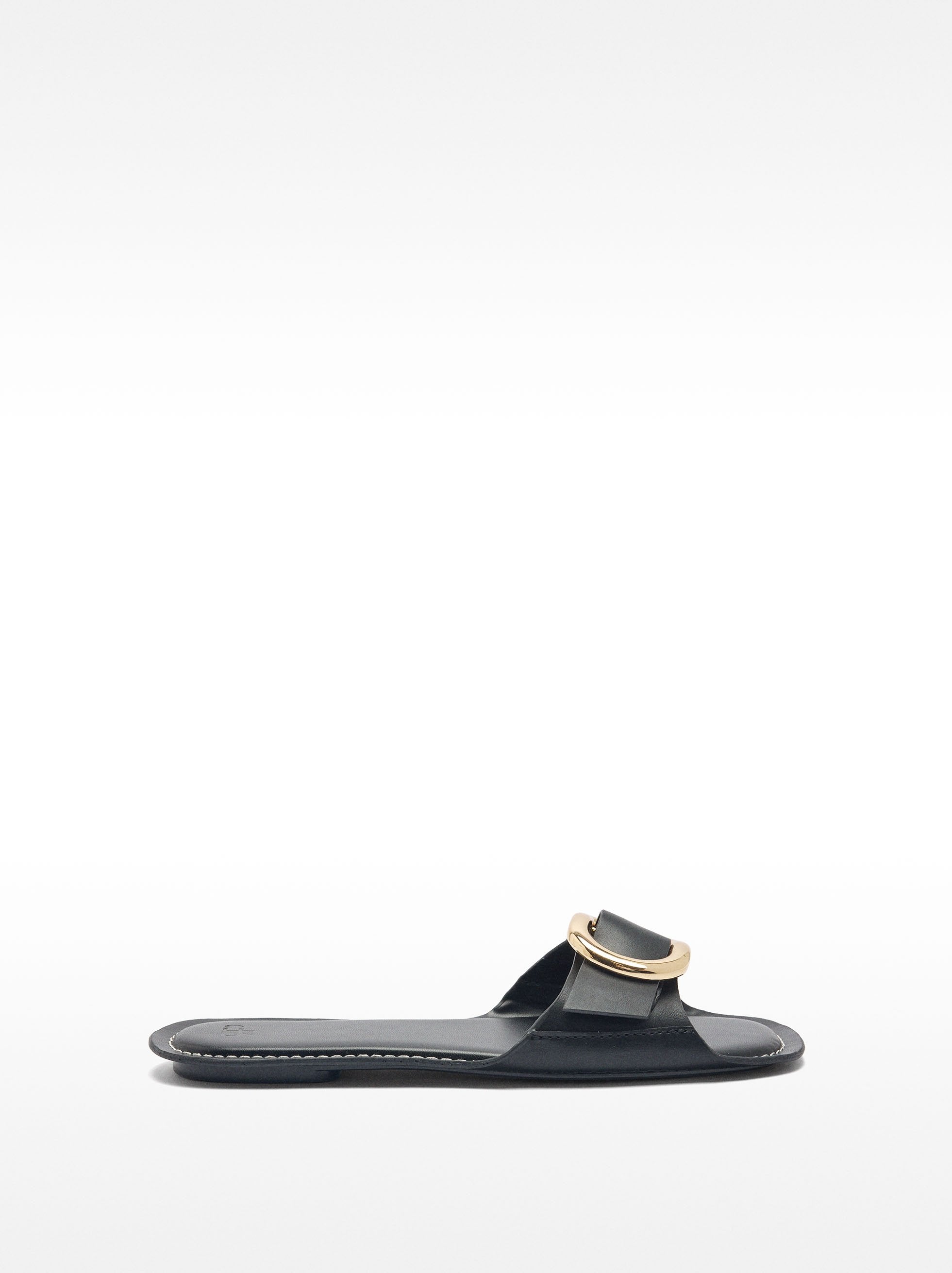 Sandalias Rasas Con Hebilla