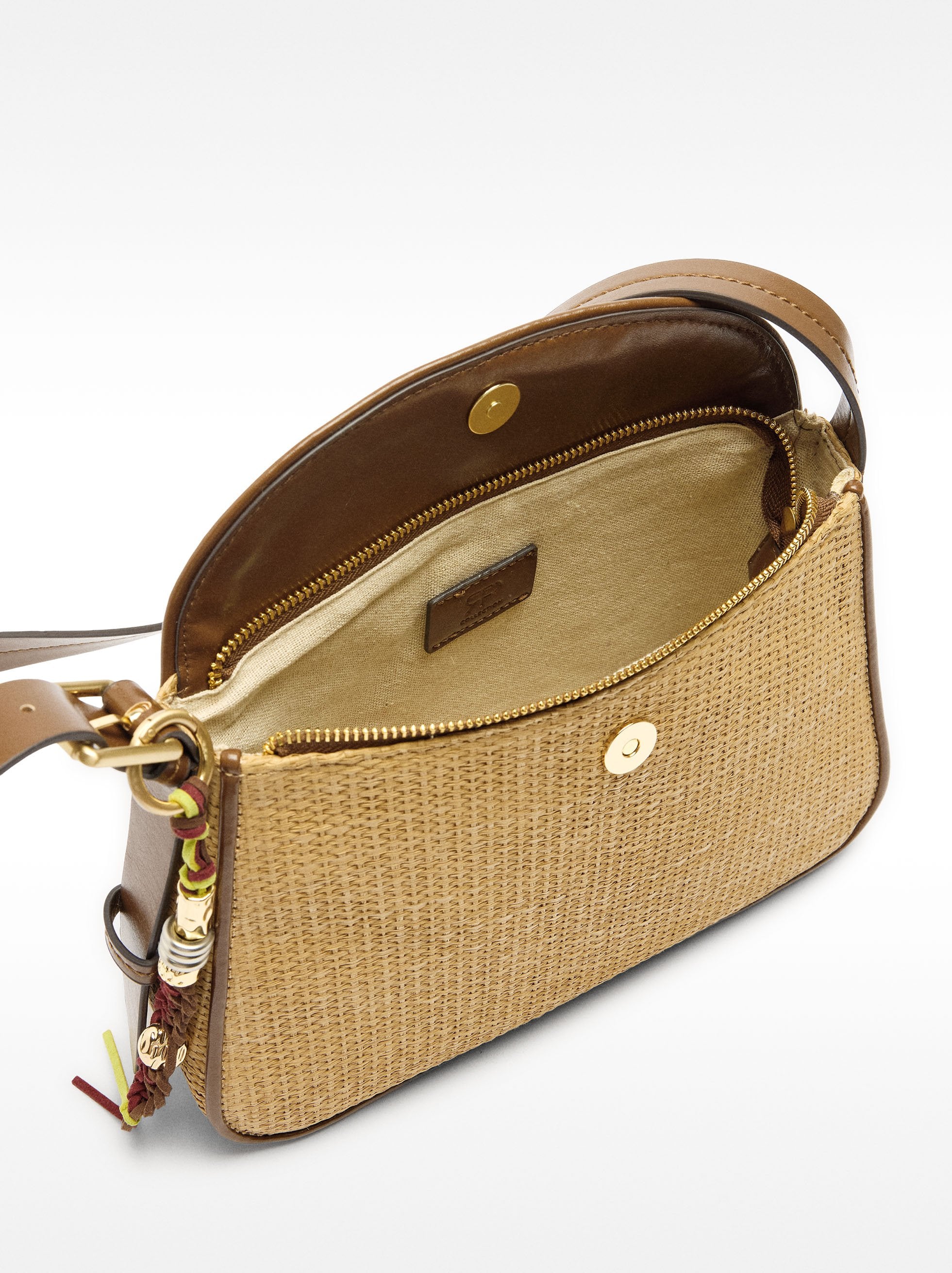 Bolso Bandolera De Efecto Rafia Con Solapa