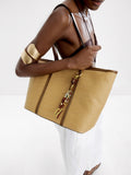 Bolso Shopper De Efecto Rafia Con Colgante