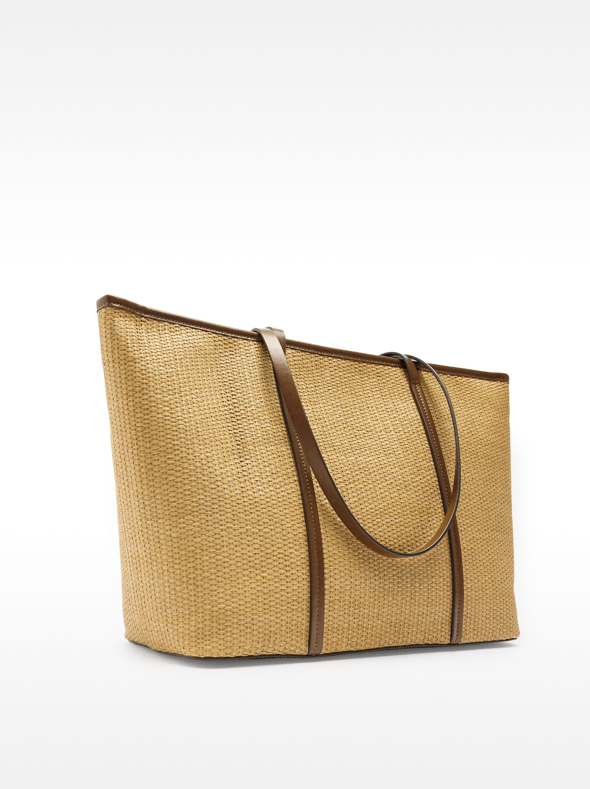Bolso Shopper De Efecto Rafia Con Colgante