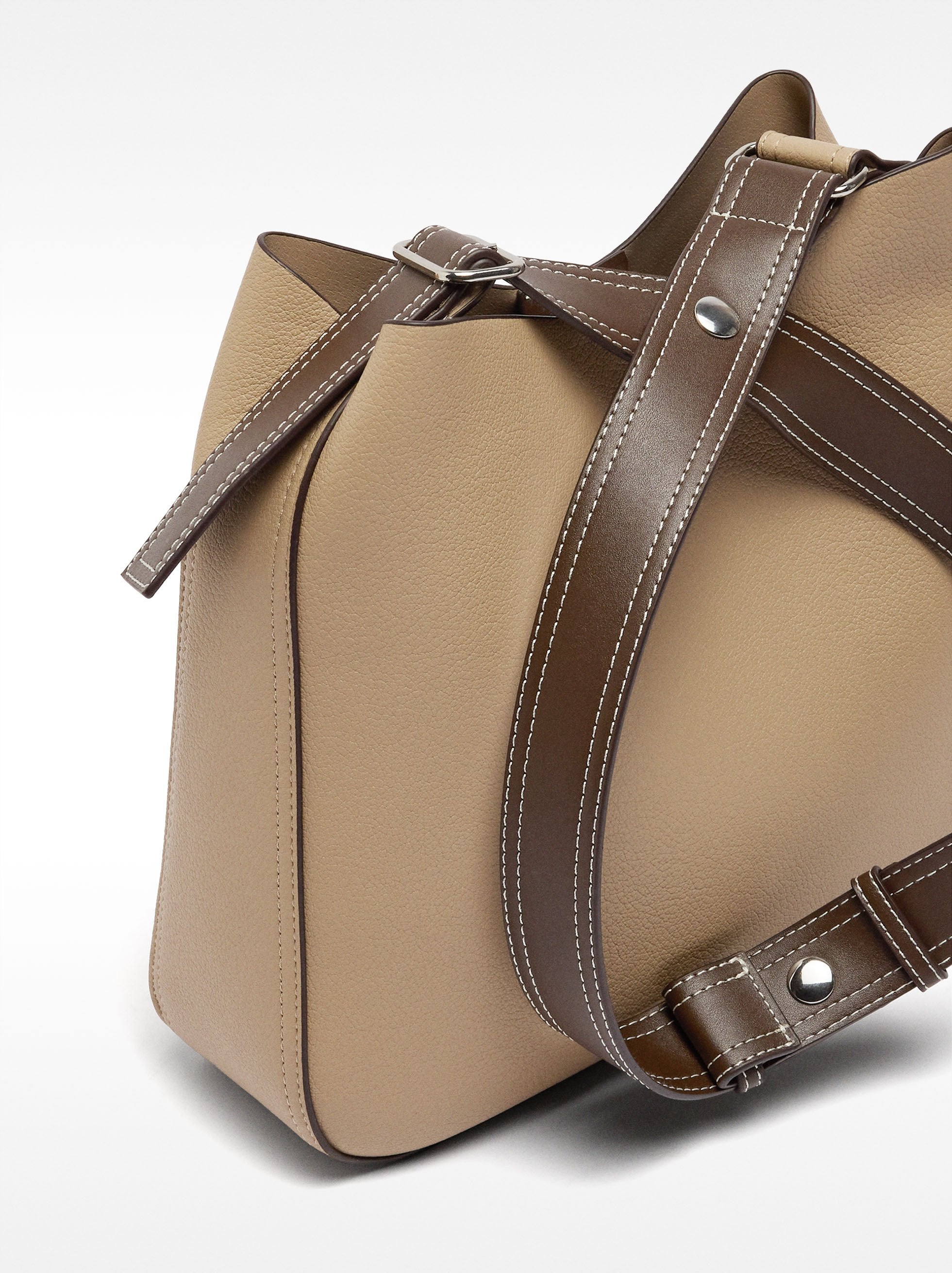 Bolso De Hombro Con Textura