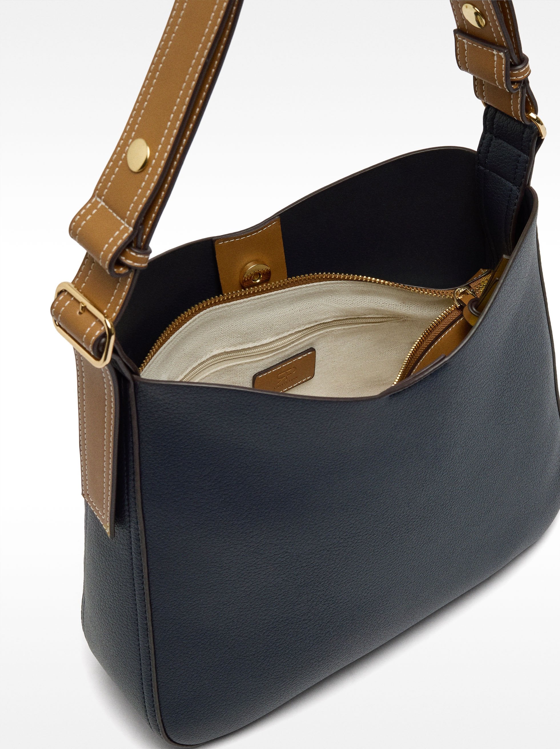 Bolso De Hombro Con Textura
