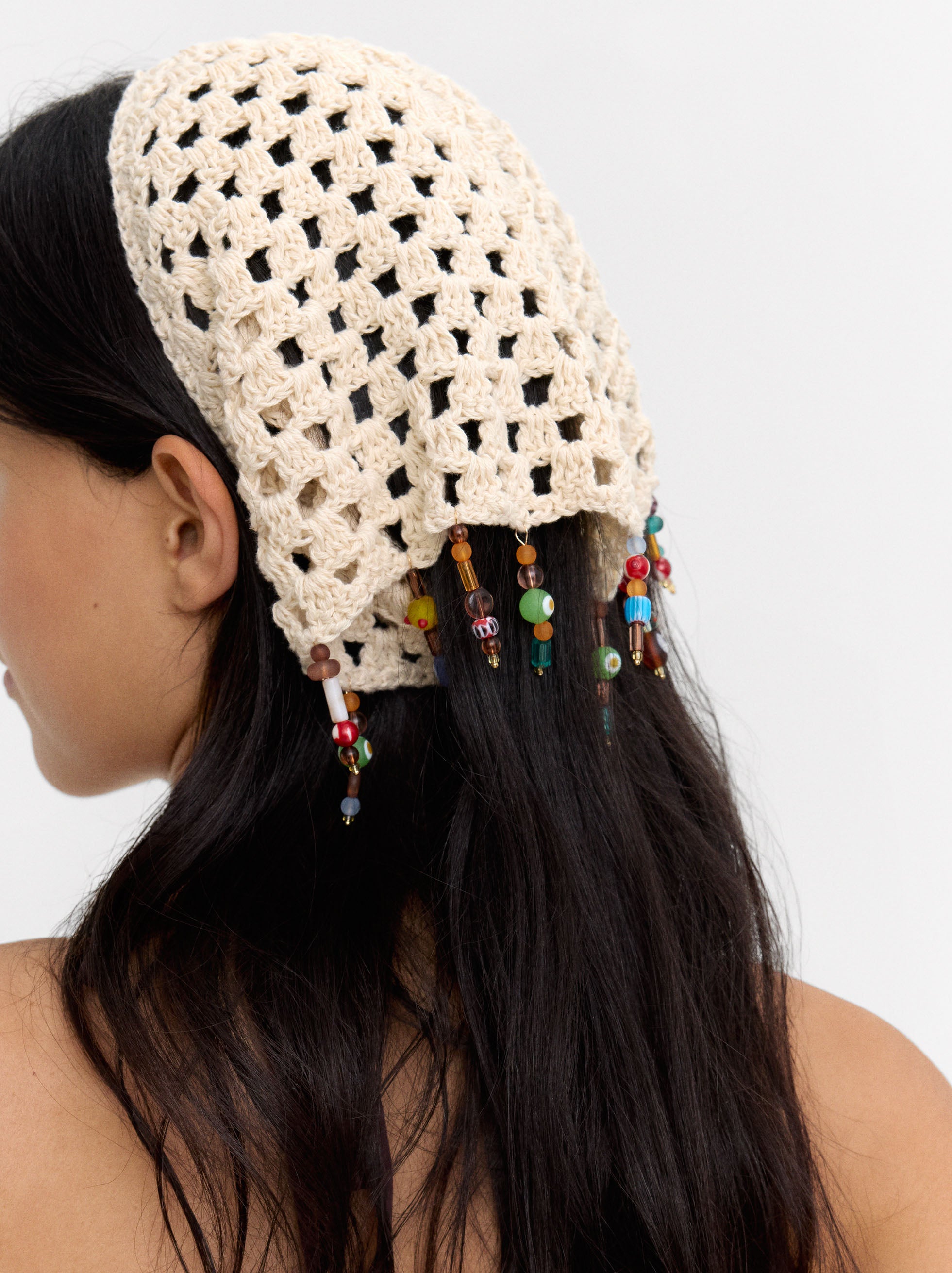 Pañuelo Triangular De Crochet Con Cuentas