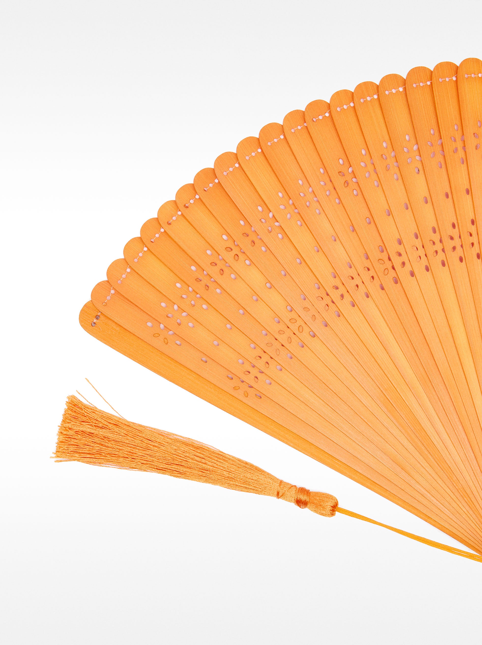 Abanico De Bambú Con Perforado