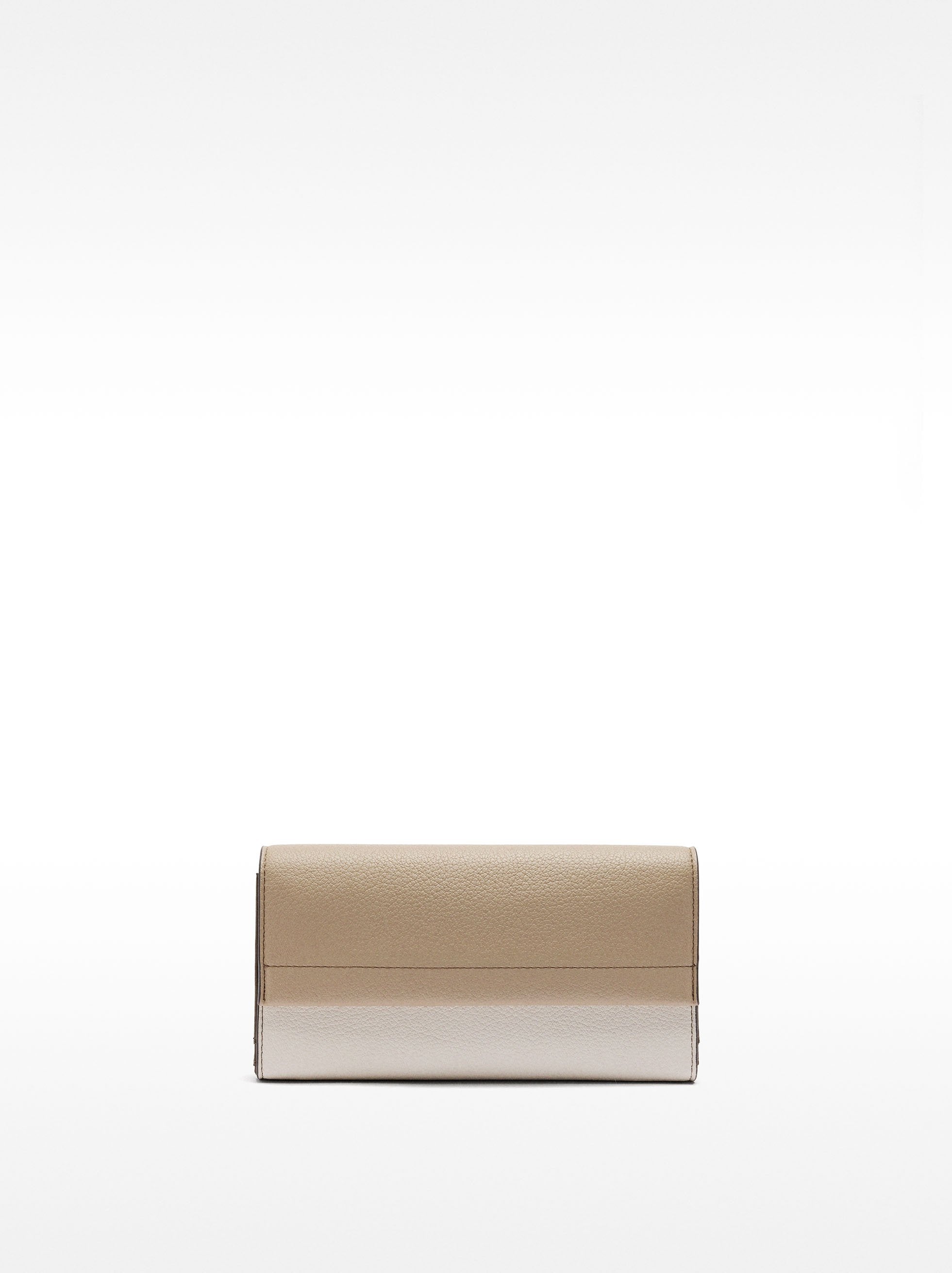 Cartera Con Textura Con Cierre De Solapa