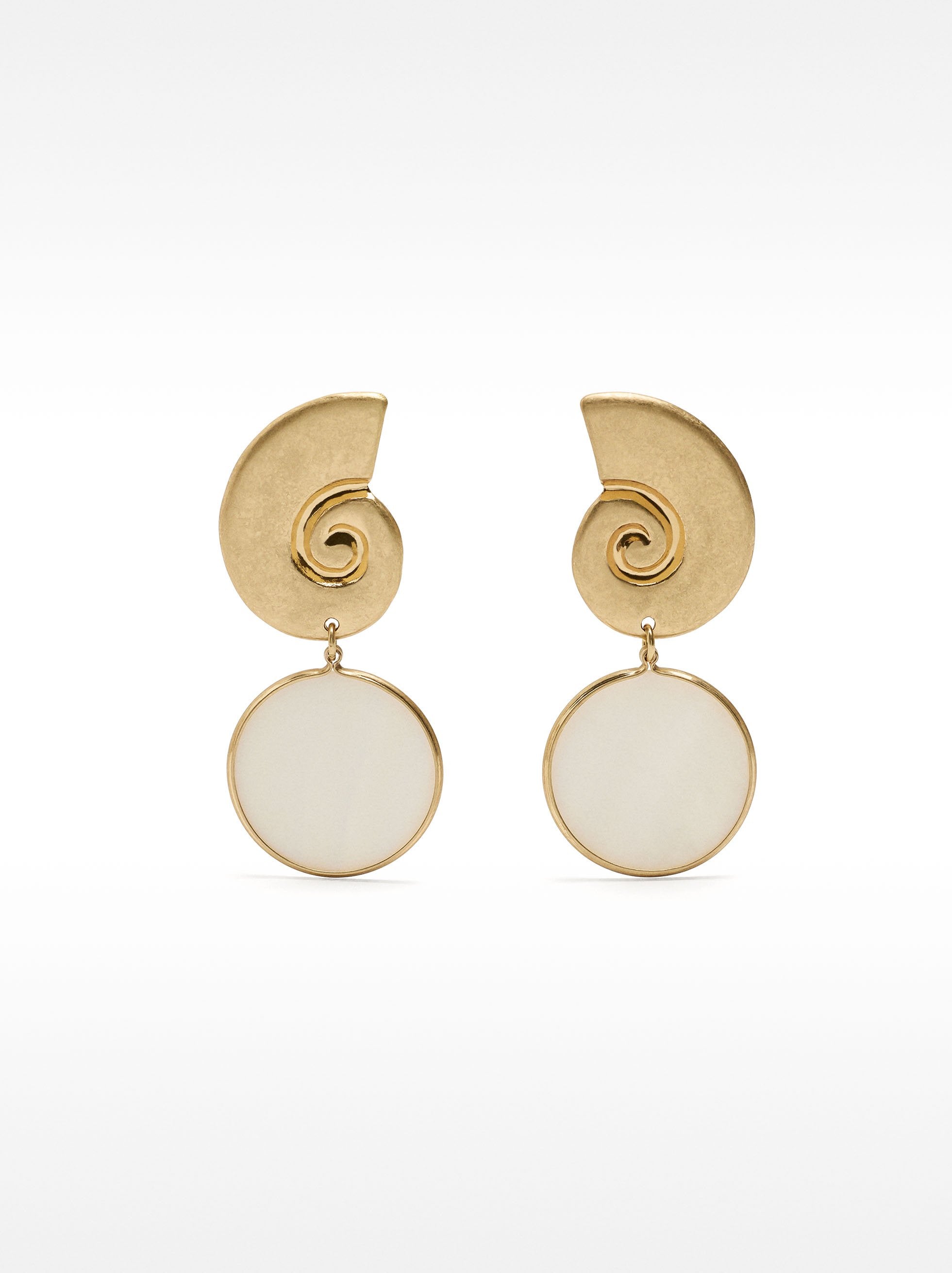 Pendientes Largos De Concha Y Círculo