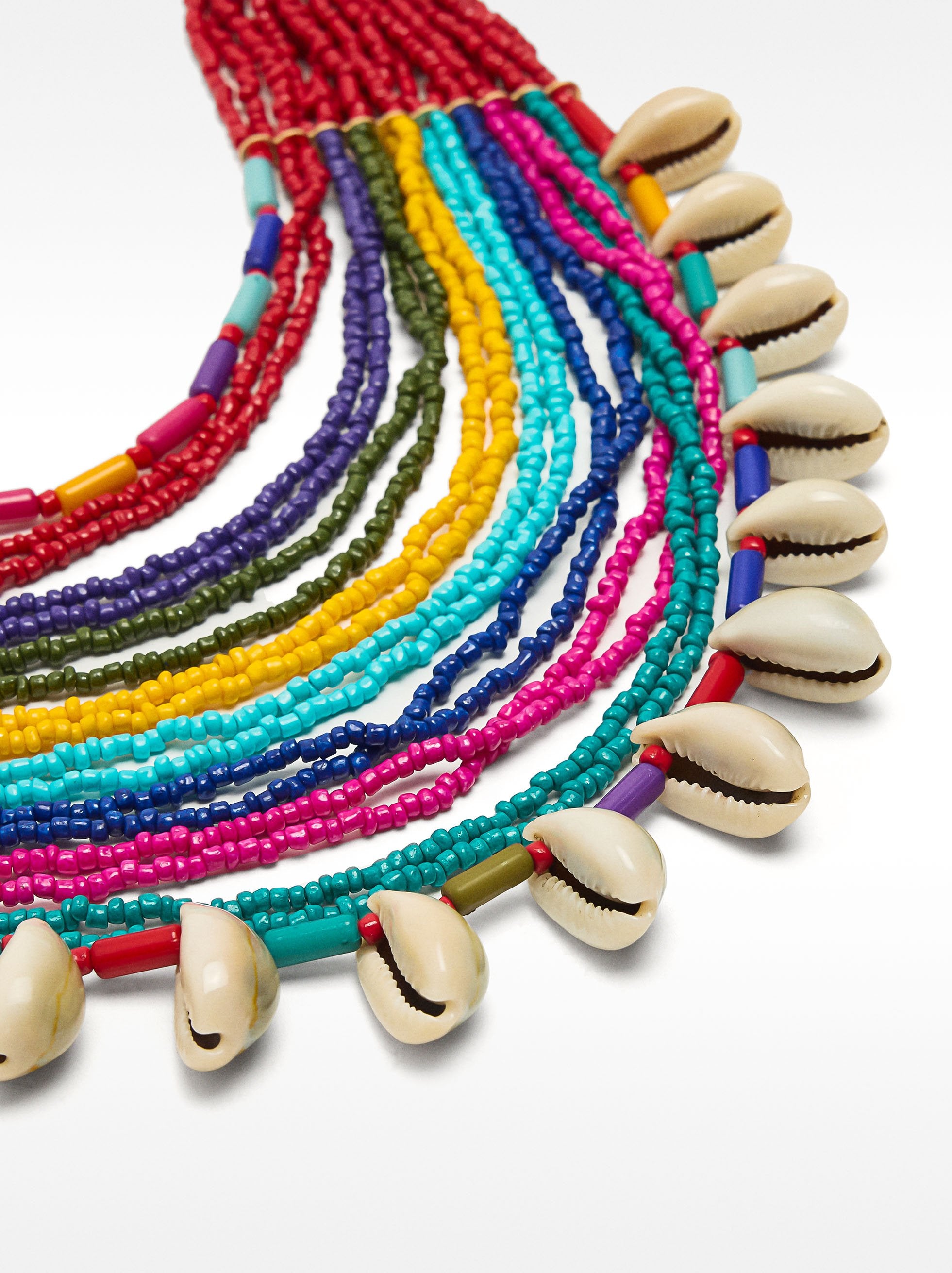 Collar Múltiples Hileras De Cuentas Con Conchas