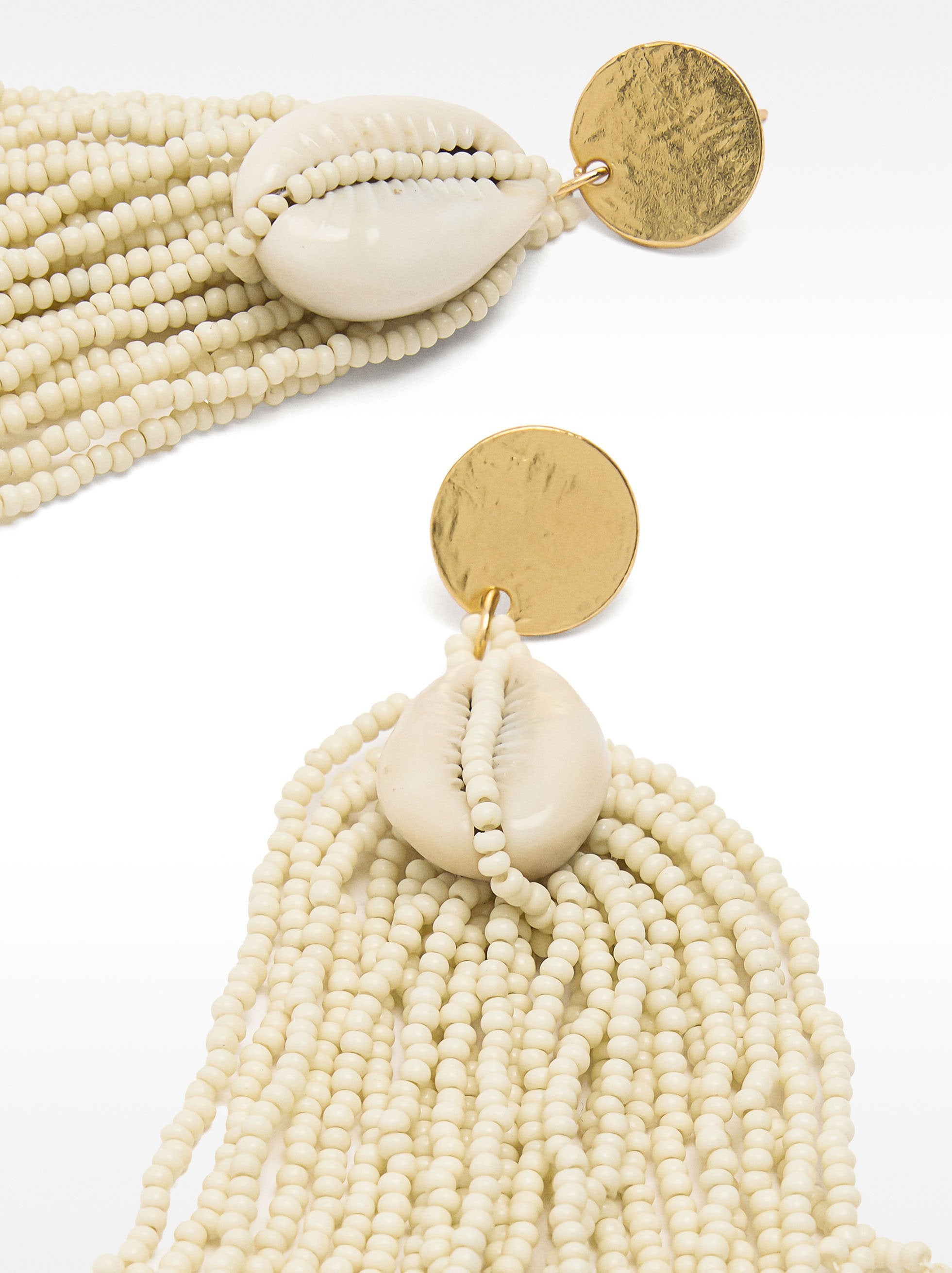 Pendientes Largos Con Cuentas Y Conchas