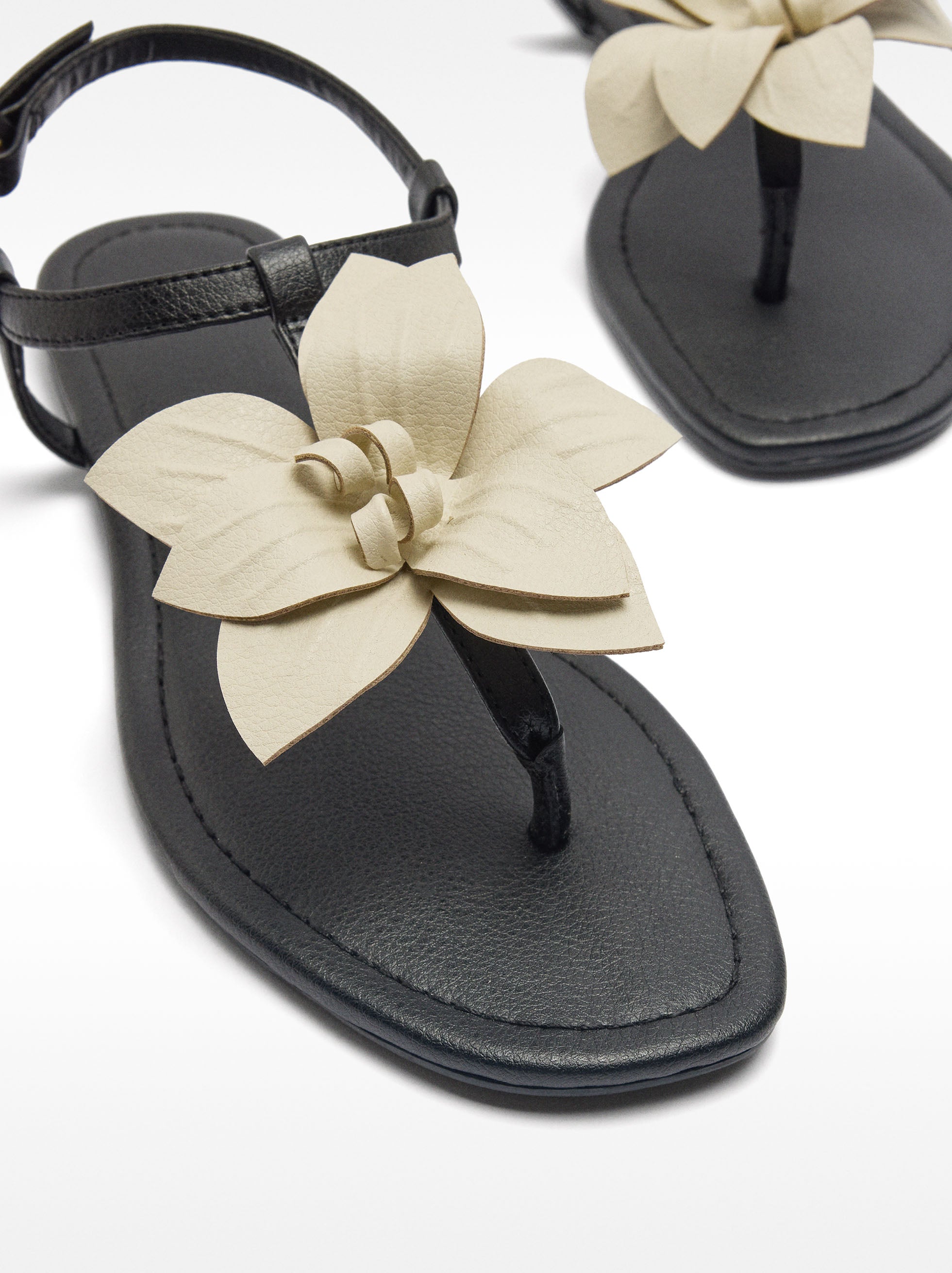 Sandalias Planas Con Flor