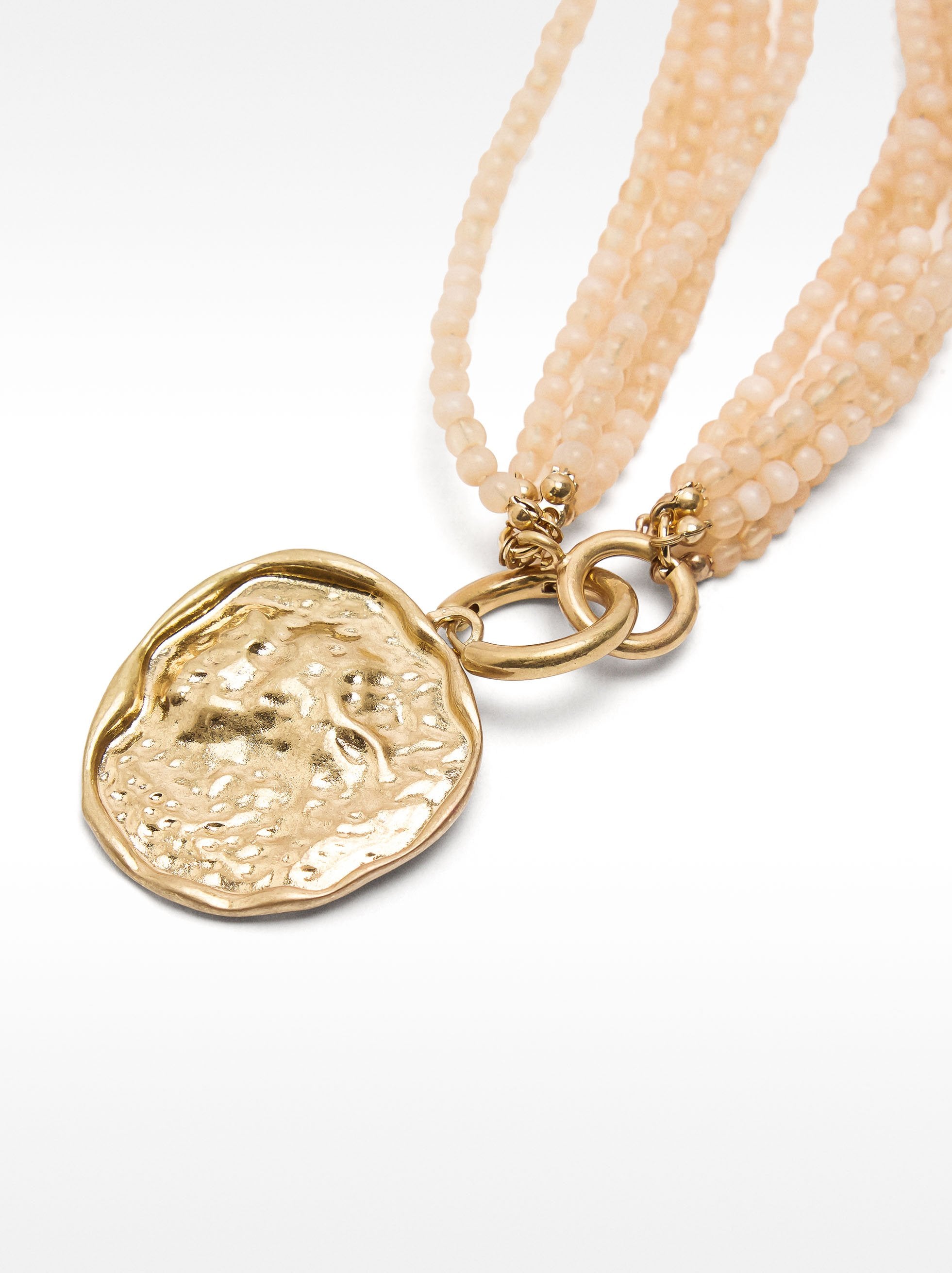 Collar Multihileras Con Medalla