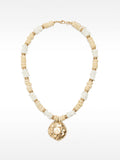 Collar Corto Con Conchas Y Madera