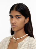 Collar Corto Con Conchas Y Madera