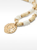 Collar Corto Con Conchas Y Madera