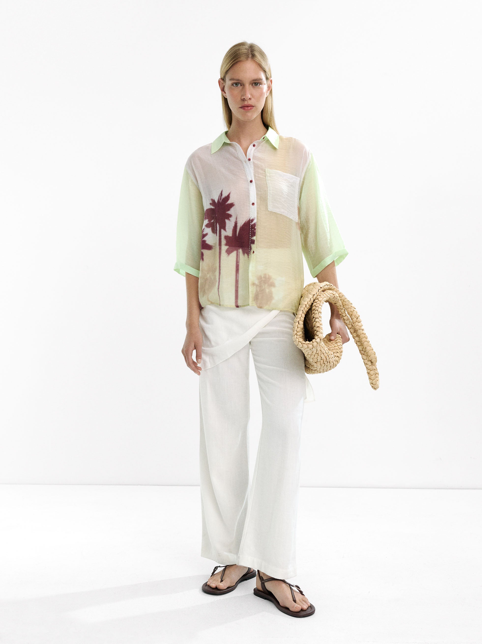 Camisa Semitransparente Con Estampado De Palmeras