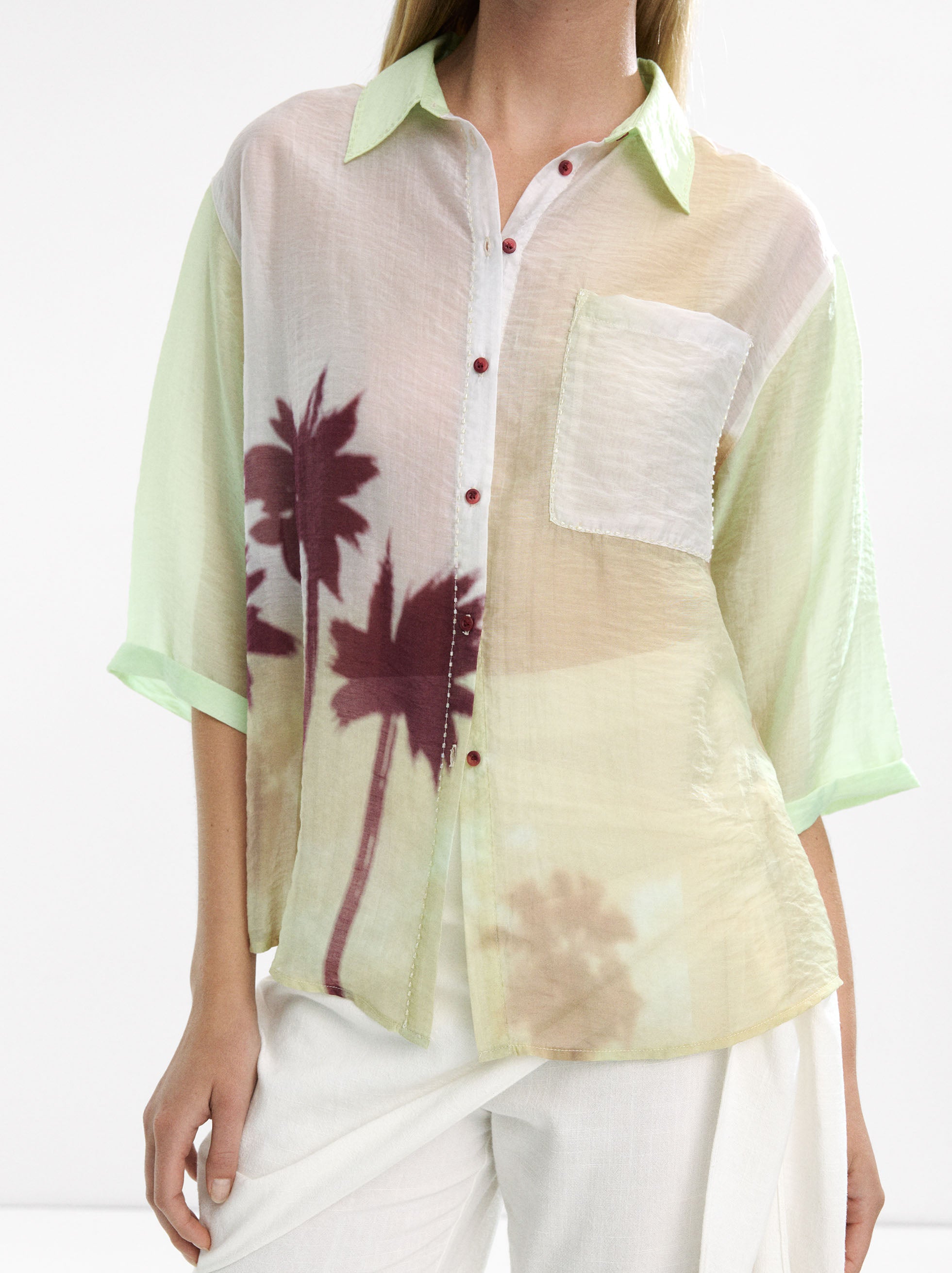 Camisa Semitransparente Con Estampado De Palmeras
