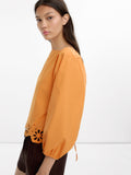 Blusa Con Bordados Perforados