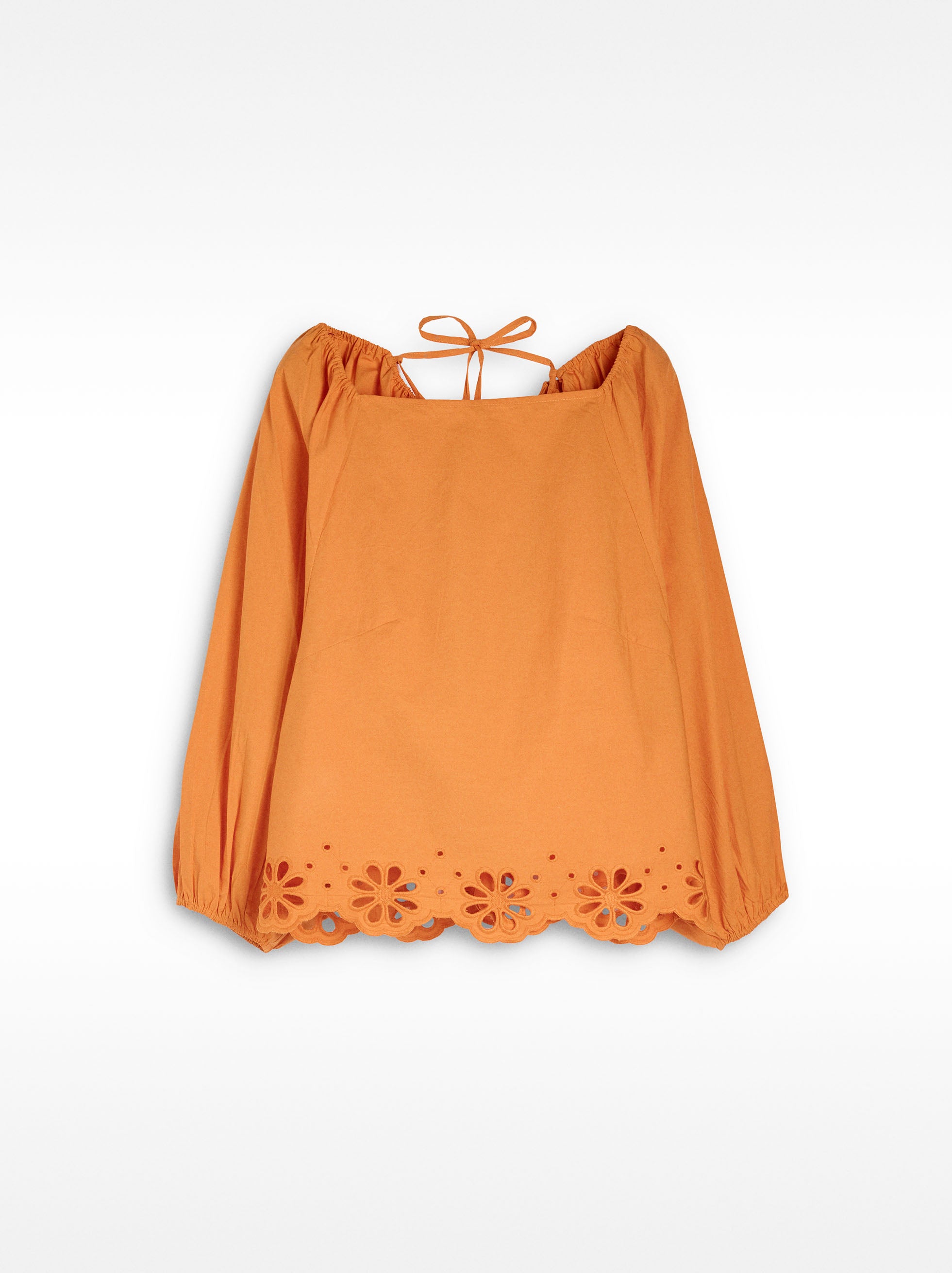 Blusa Con Bordados Perforados