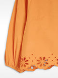 Blusa Con Bordados Perforados