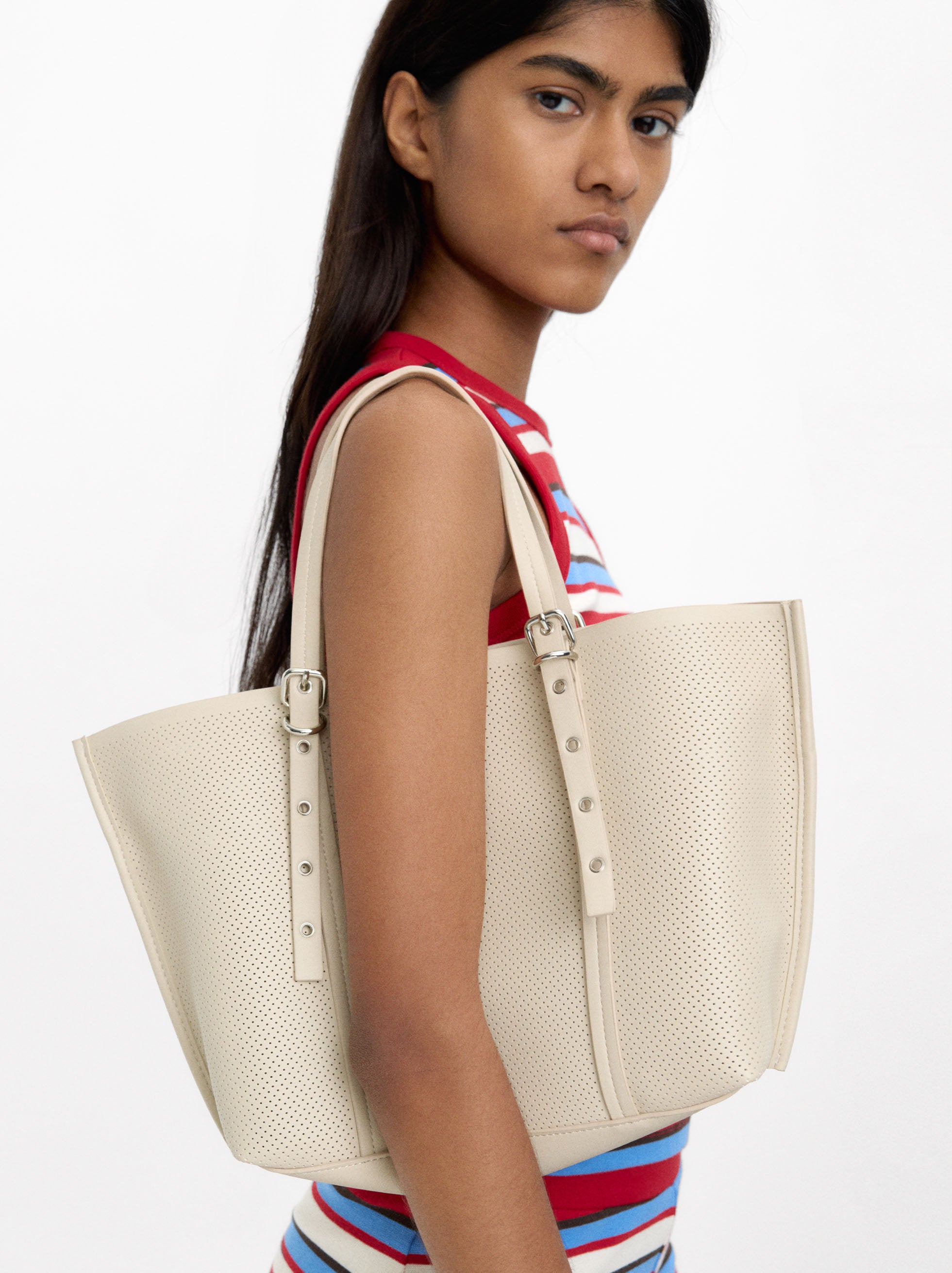 Bolso Shopper Perforado Con Bolso Extraíble