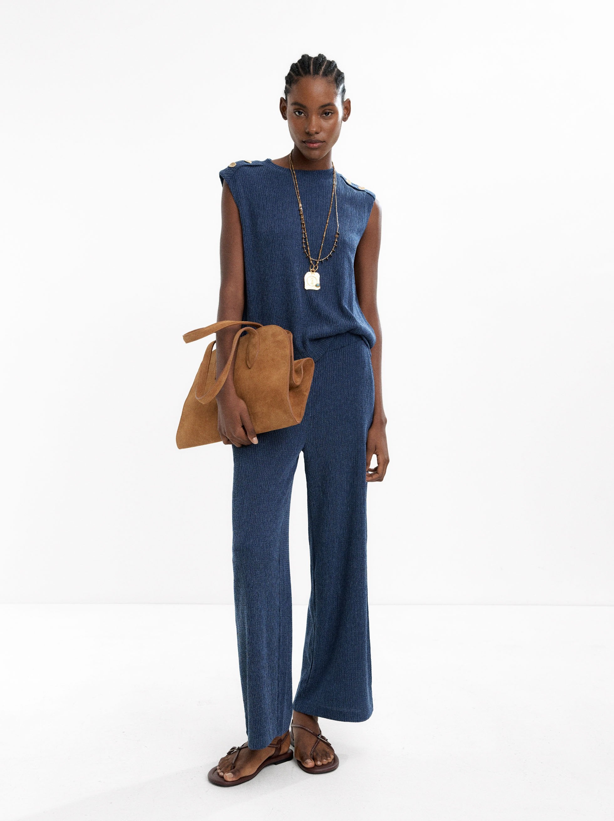 Pantalón Con Bolsillos Y Textura