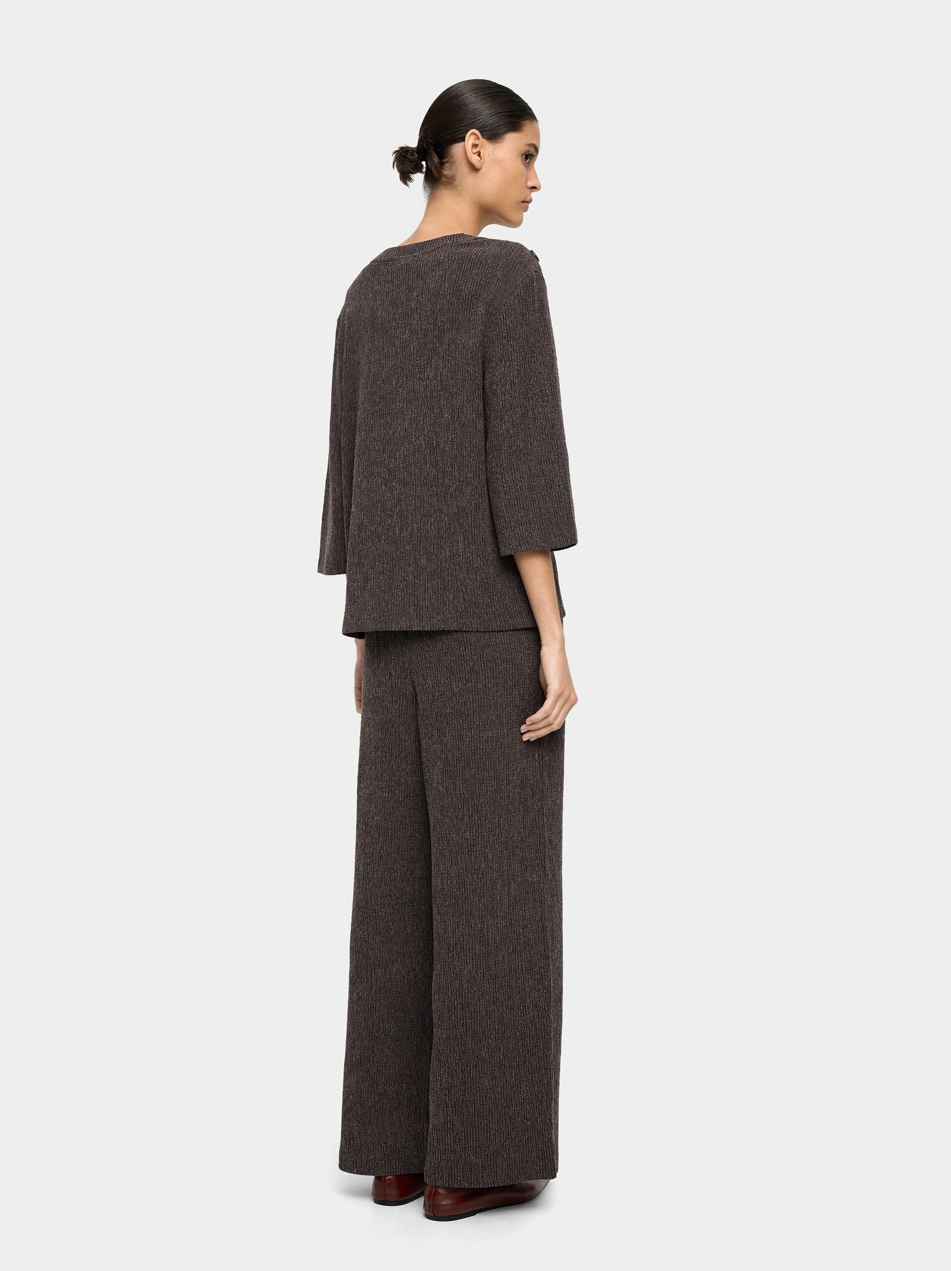 Pantalón Con Bolsillos Y Textura