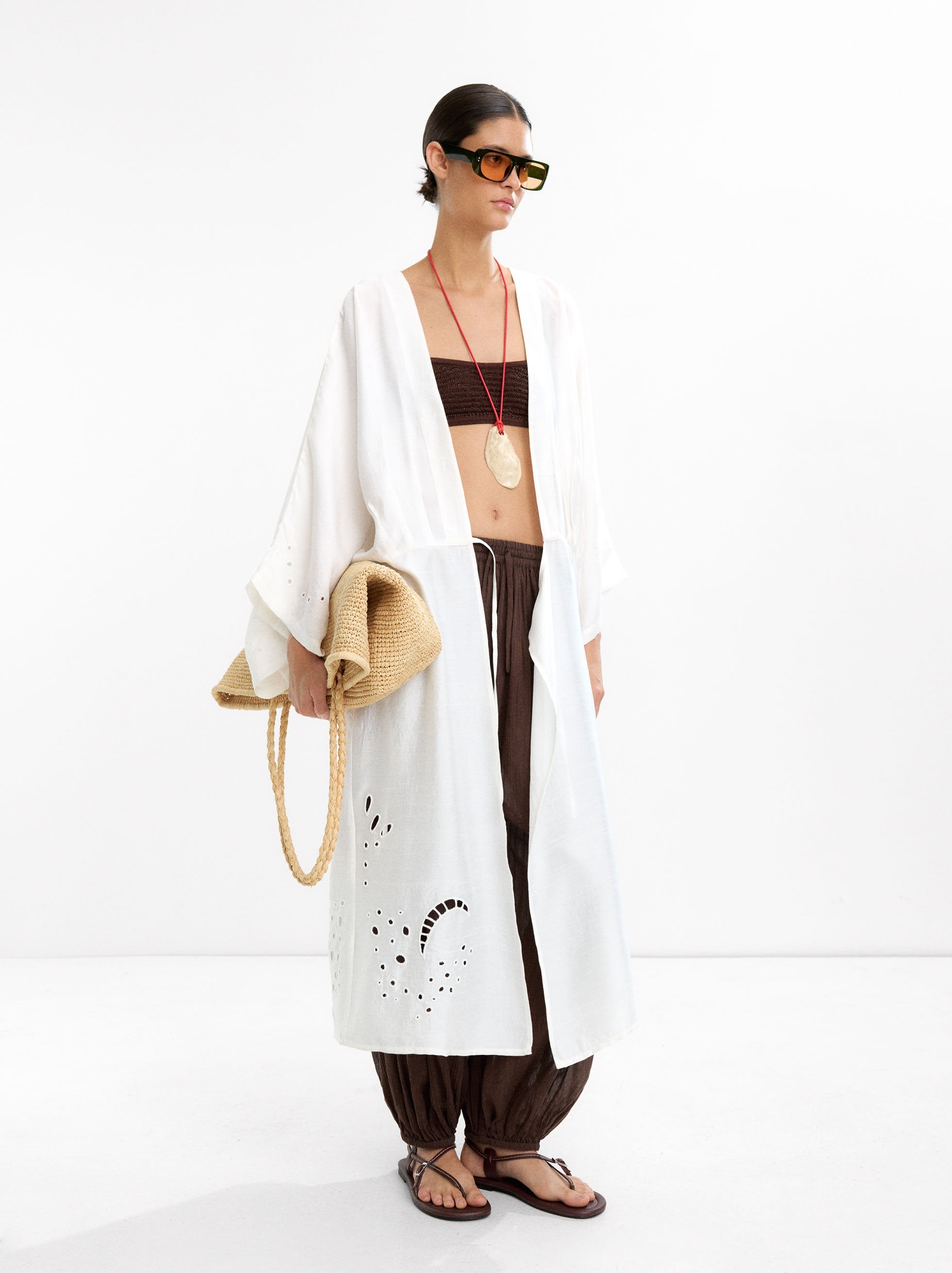 Kimono Largo Con Bordados Perforados