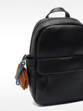 Mochila Básica Con Colgante