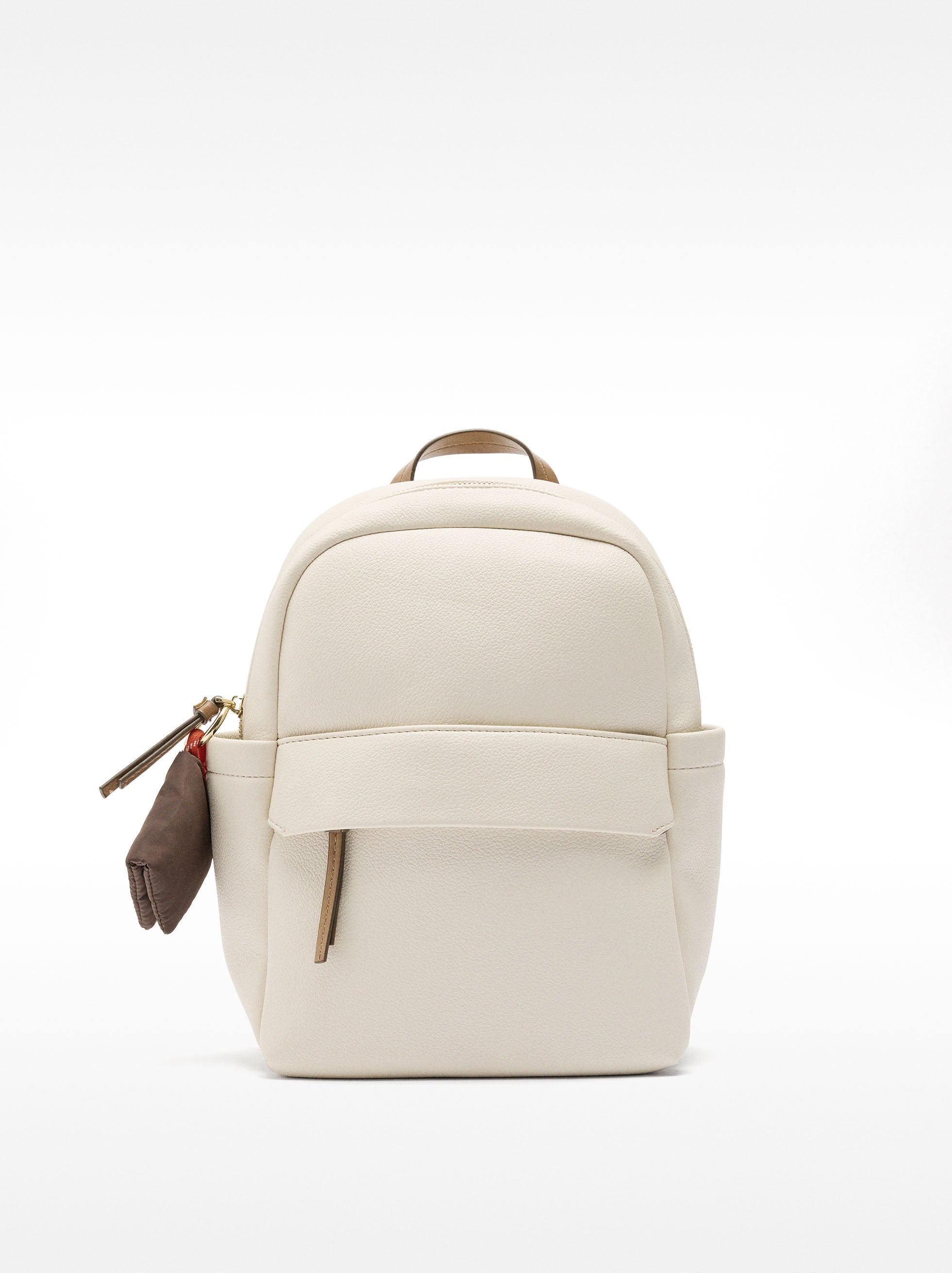 Mochila Básica Con Colgante
