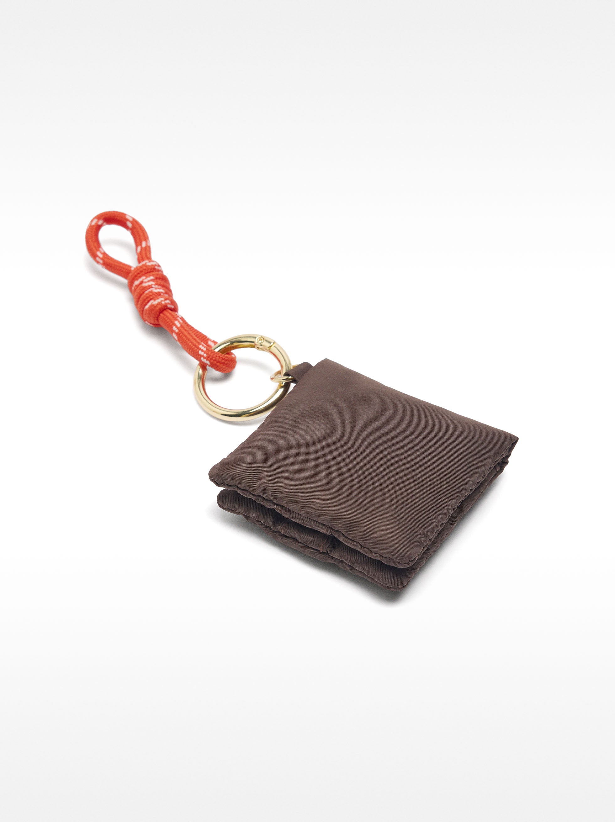 Mochila Básica Con Colgante